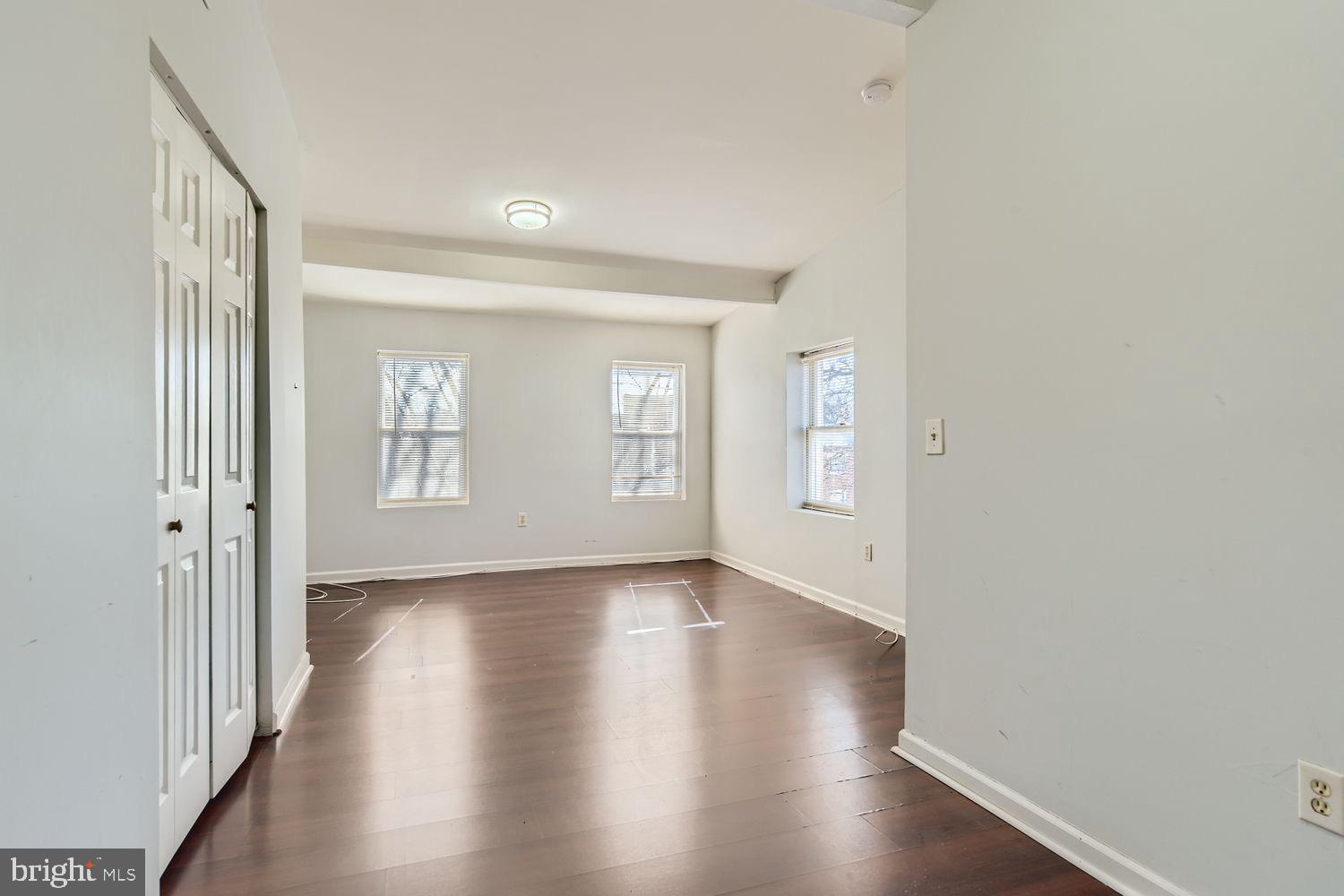 HOLLINS MARKET - Residential