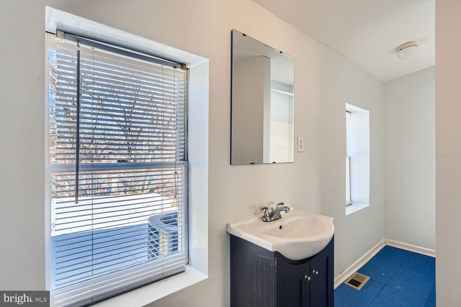 HOLLINS MARKET - Residential