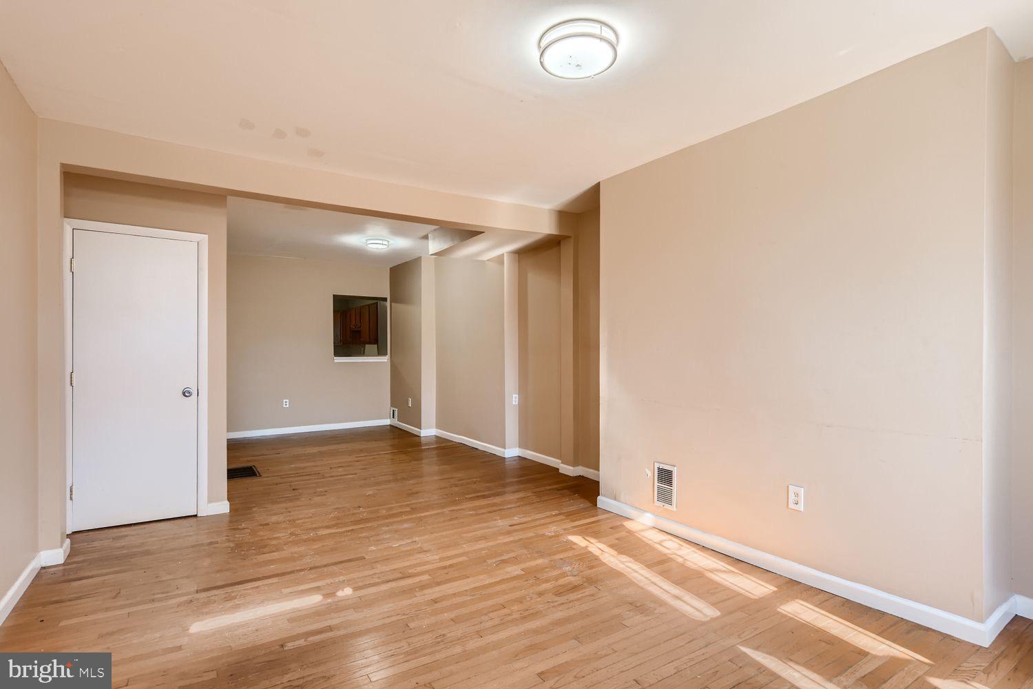 HOLLINS MARKET - Residential