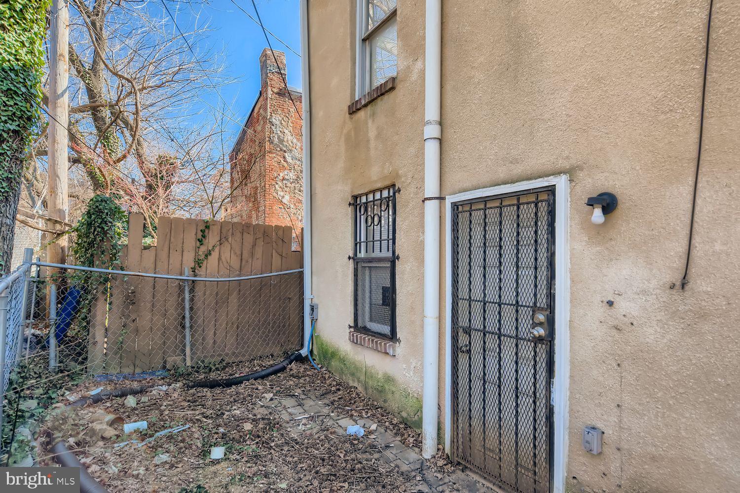 HOLLINS MARKET - Residential