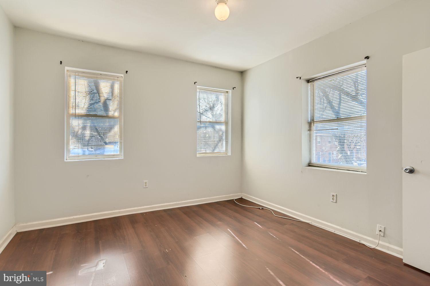 HOLLINS MARKET - Residential