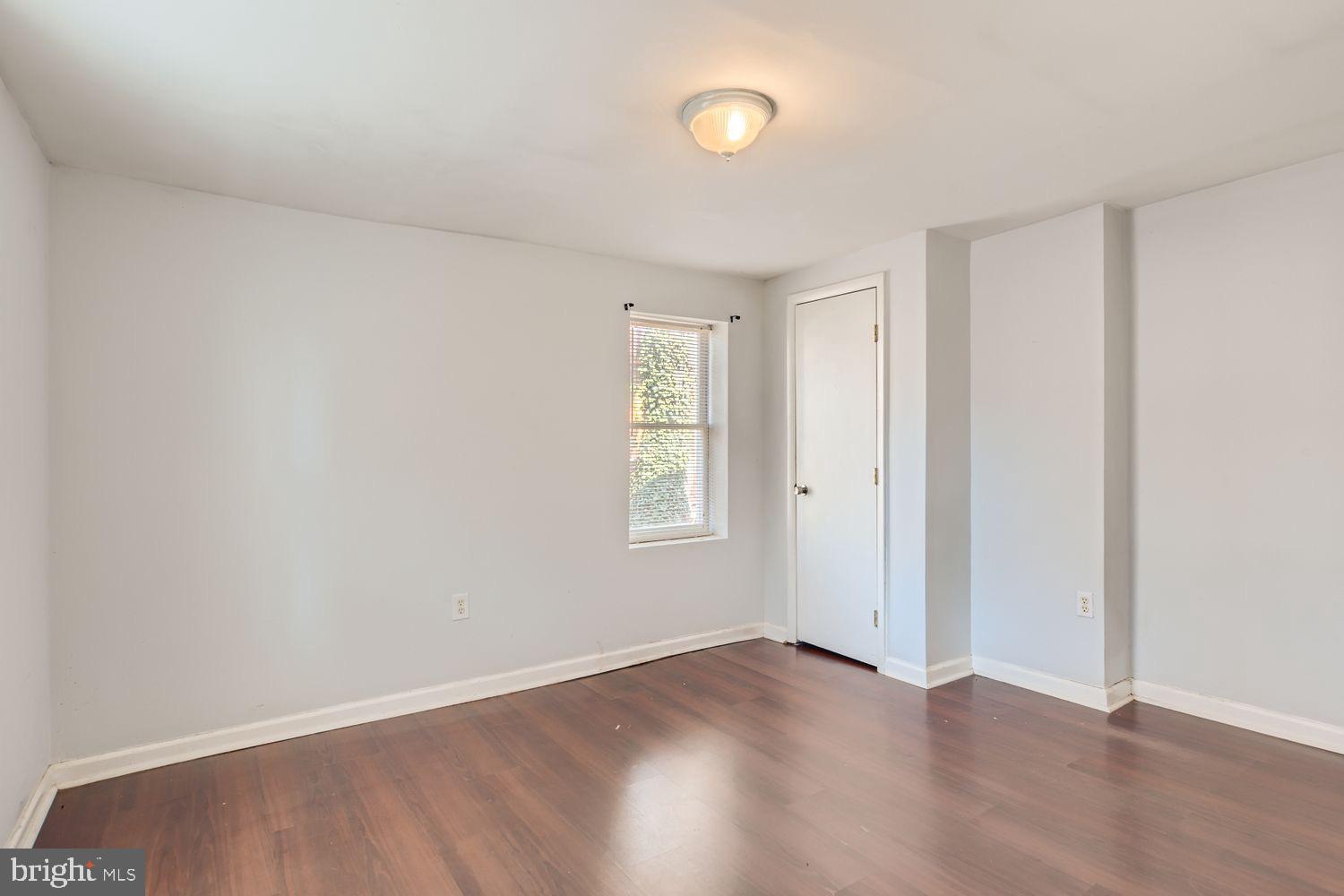 HOLLINS MARKET - Residential