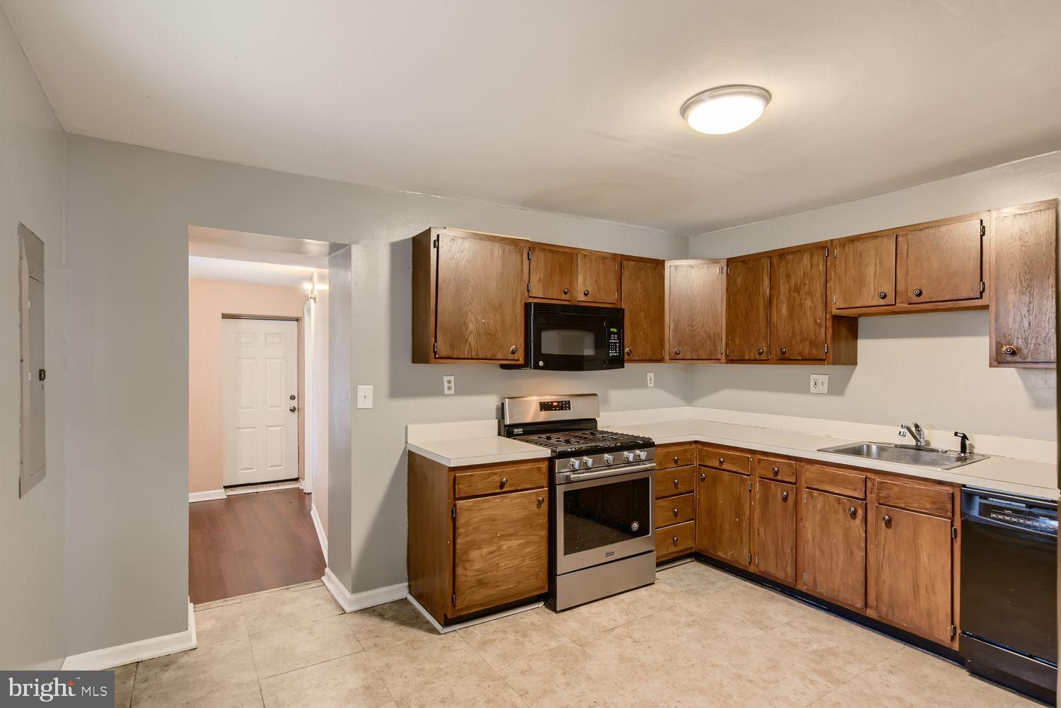 HOLLINS MARKET - Residential