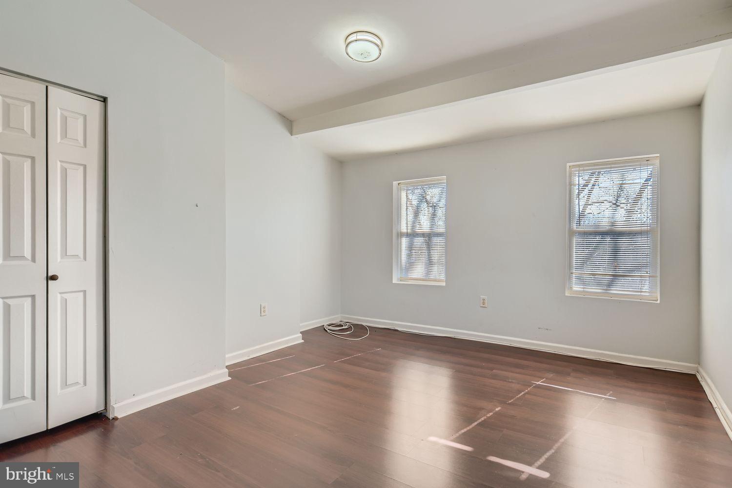 HOLLINS MARKET - Residential