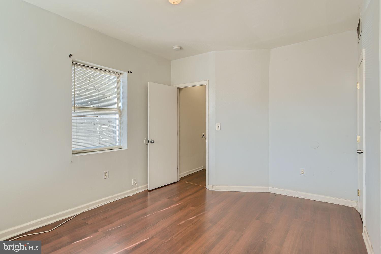 HOLLINS MARKET - Residential