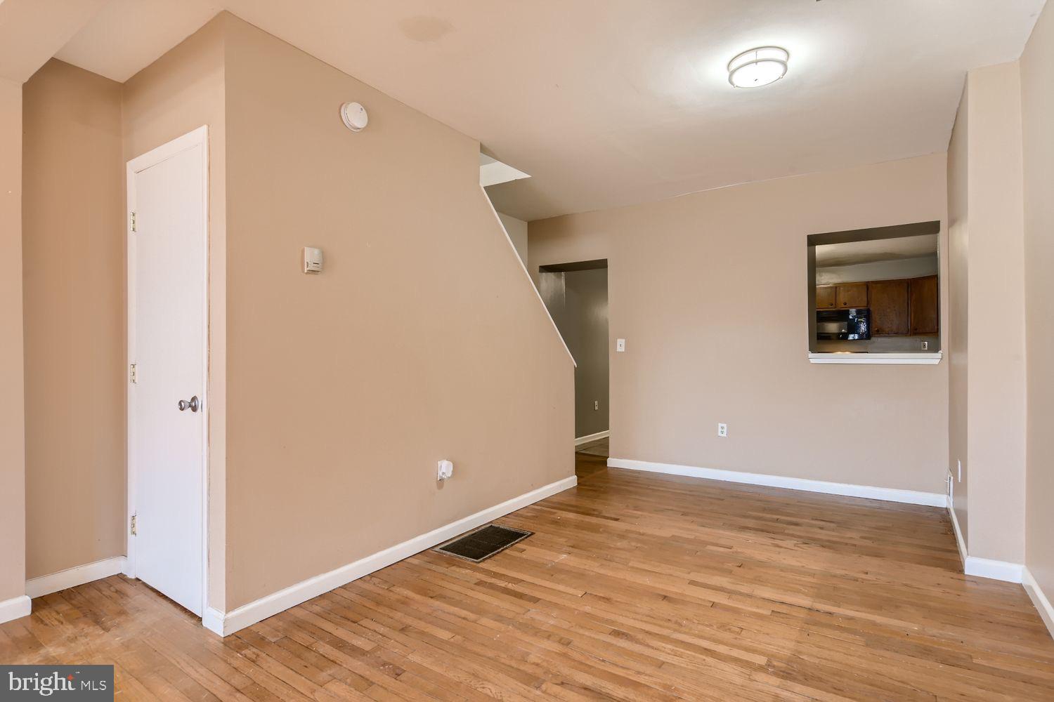 HOLLINS MARKET - Residential