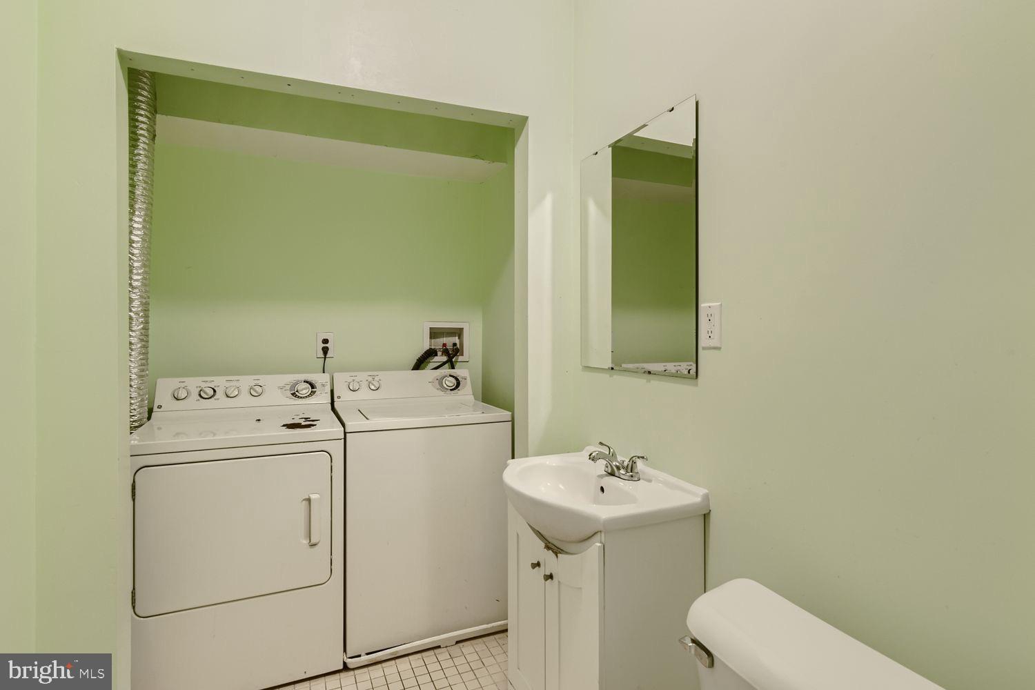 HOLLINS MARKET - Residential