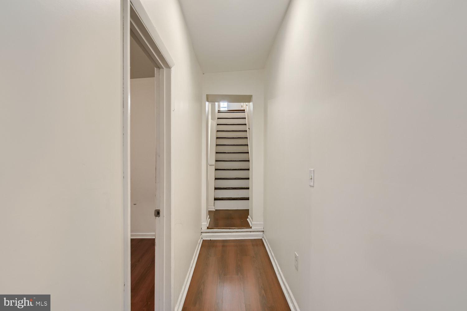 HOLLINS MARKET - Residential