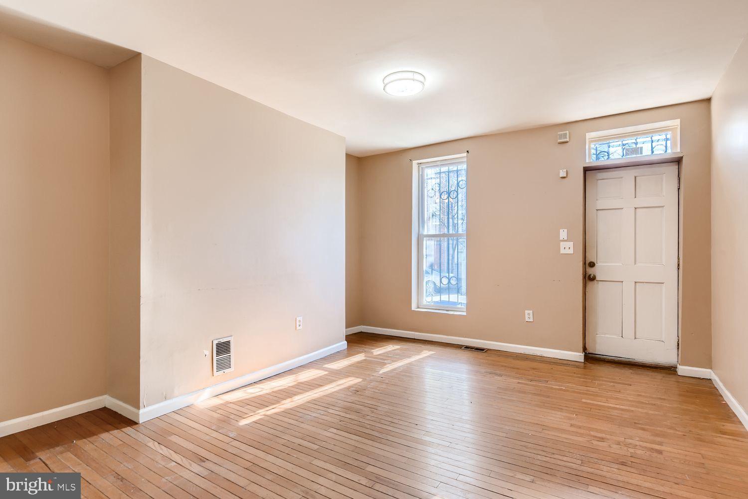 HOLLINS MARKET - Residential