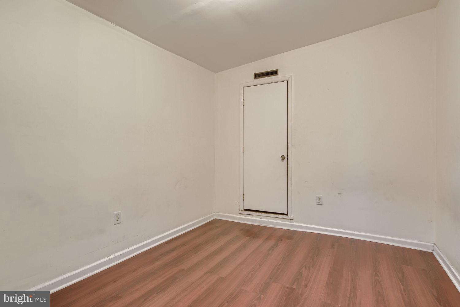 HOLLINS MARKET - Residential