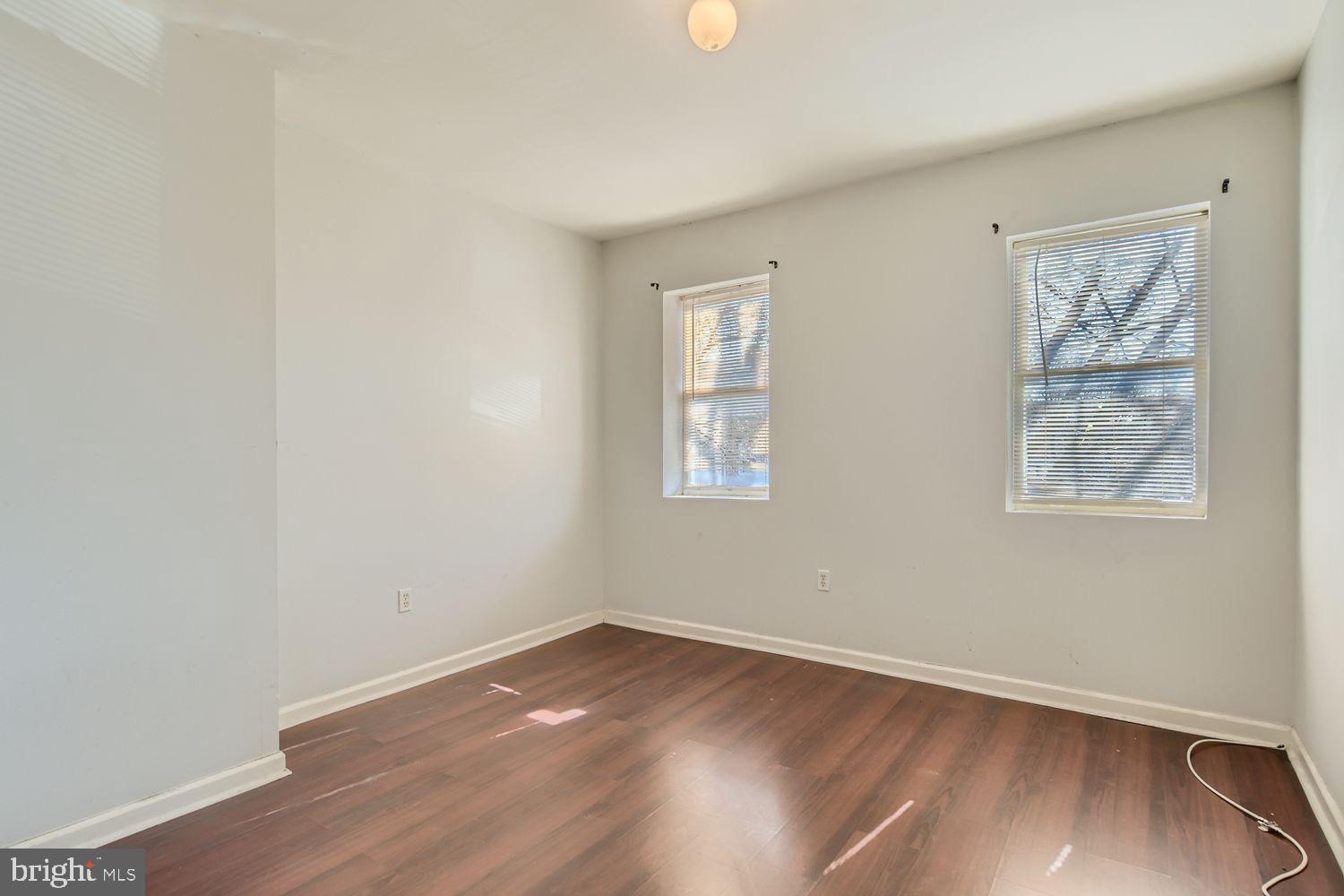 HOLLINS MARKET - Residential