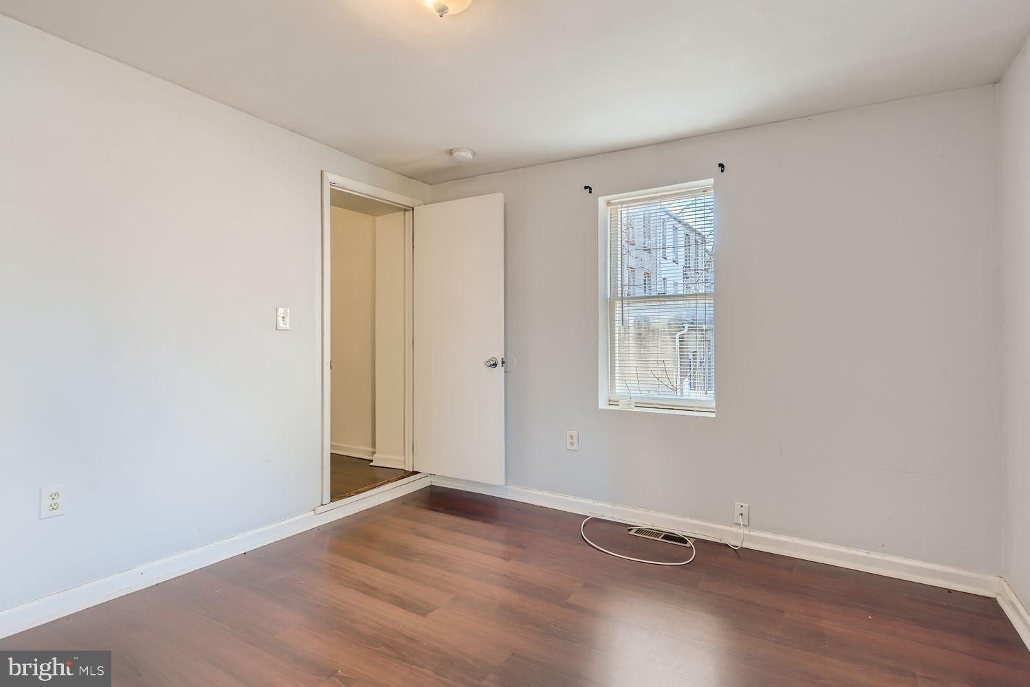 HOLLINS MARKET - Residential