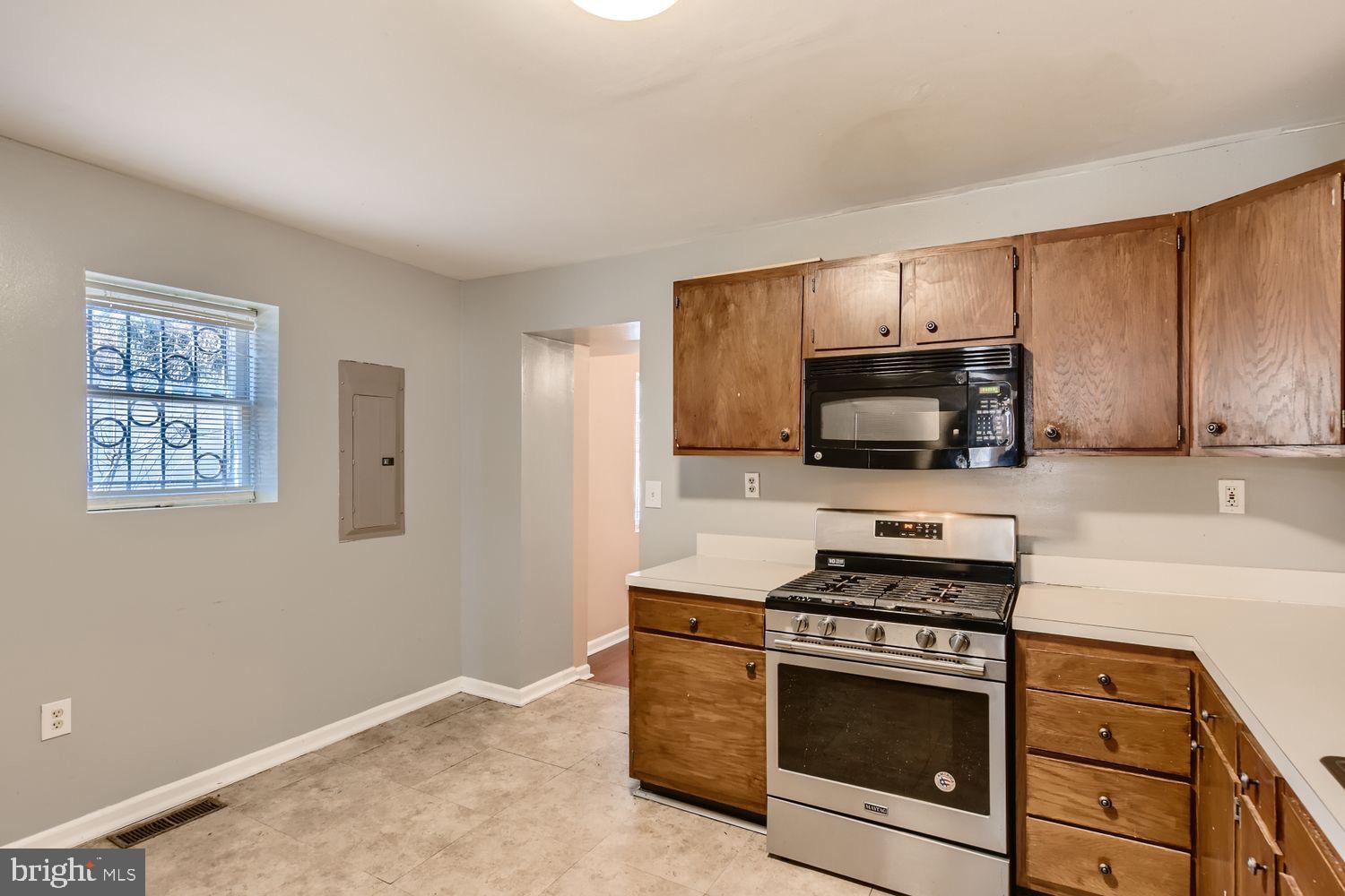 HOLLINS MARKET - Residential