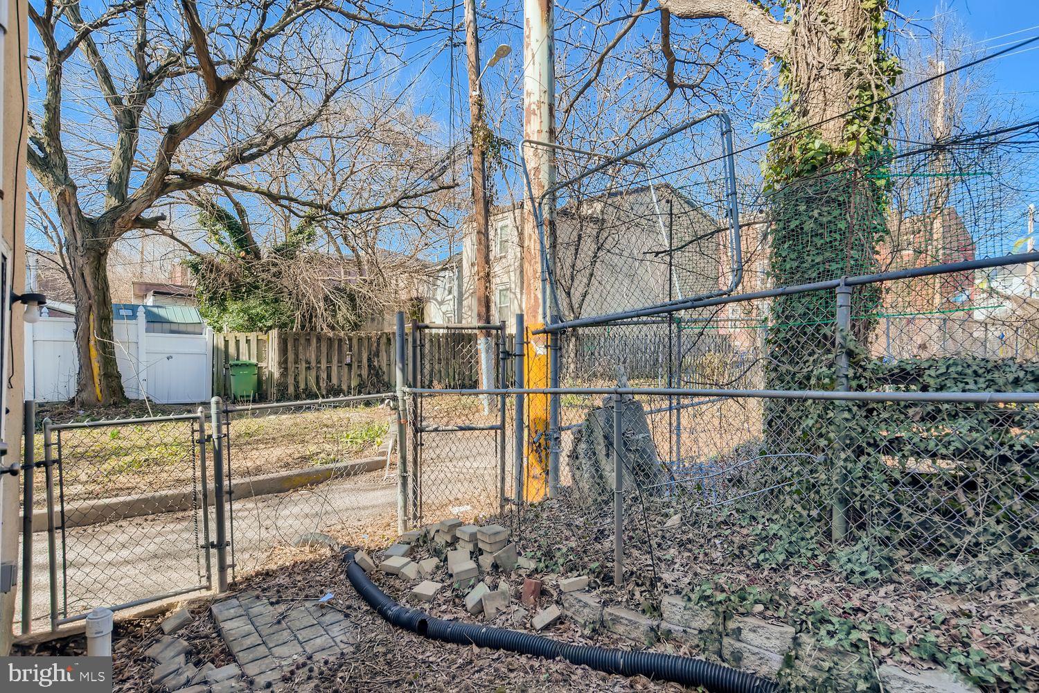 HOLLINS MARKET - Residential