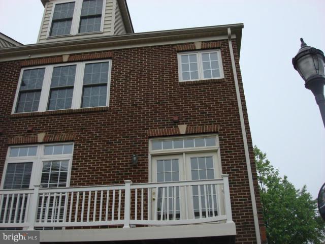 RESERVE AT TYSONS CORNER - Residential Lease