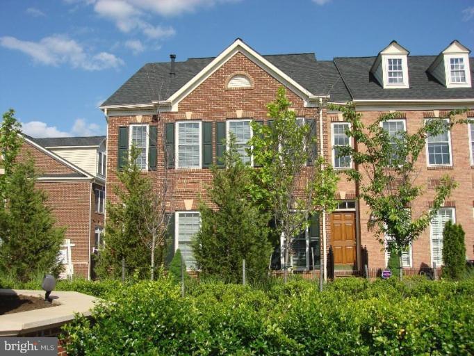 RESERVE AT TYSONS CORNER - Residential Lease