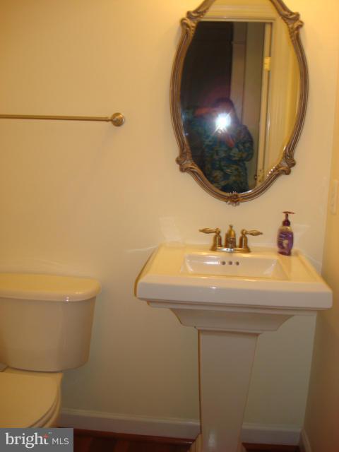 RESERVE AT TYSONS CORNER - Residential Lease