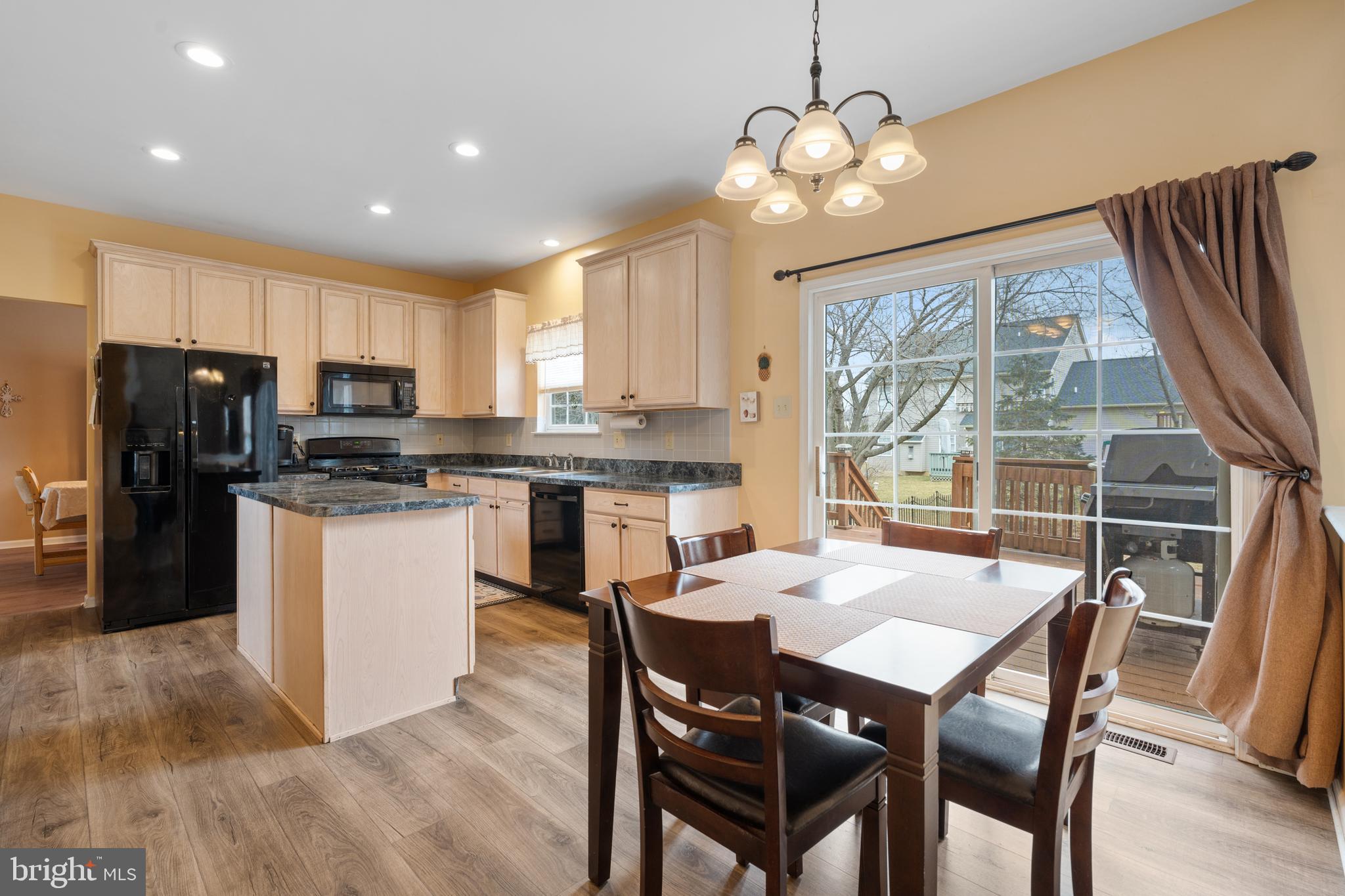 FROST HOLLOW KNOLLS - Residential