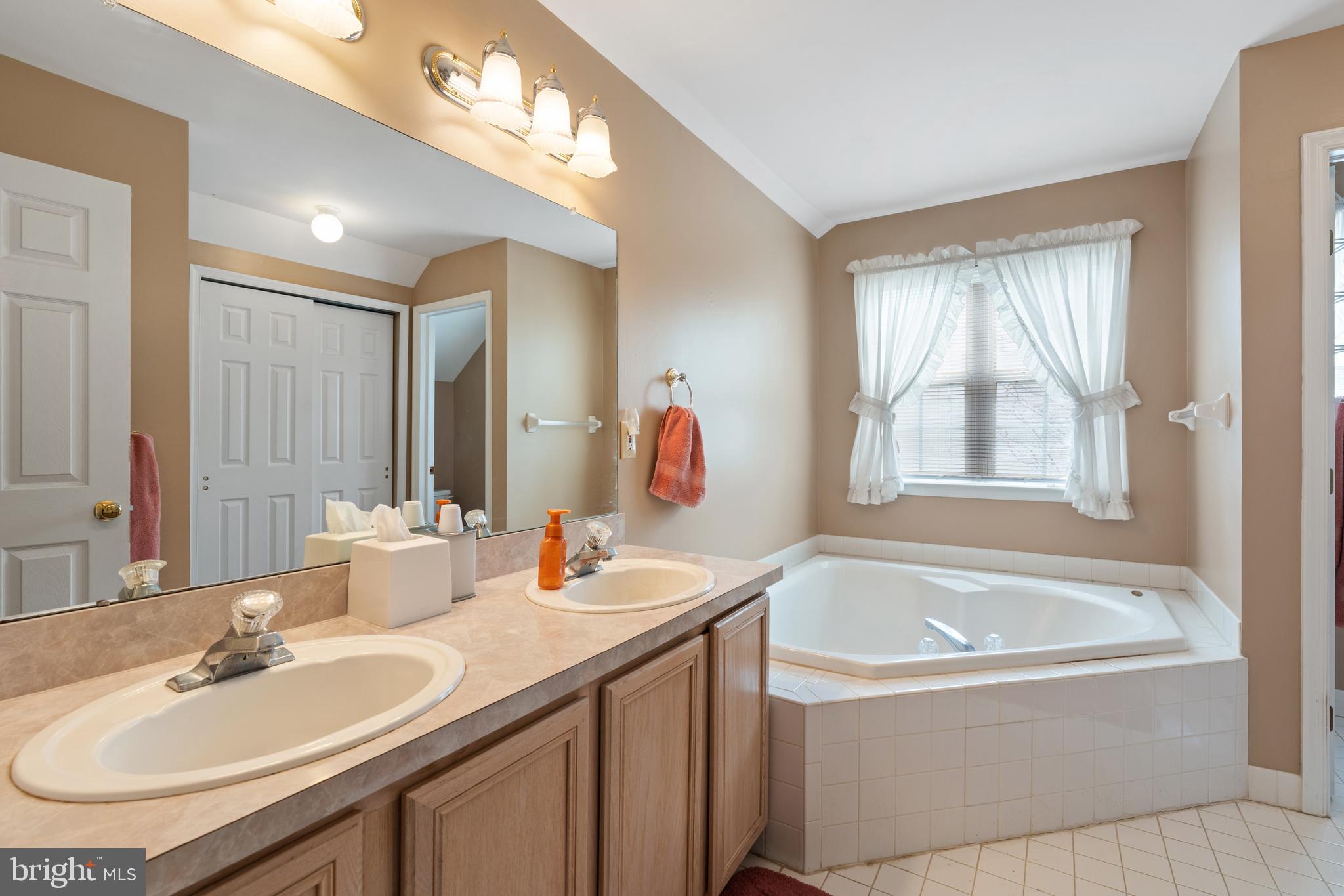 FROST HOLLOW KNOLLS - Residential