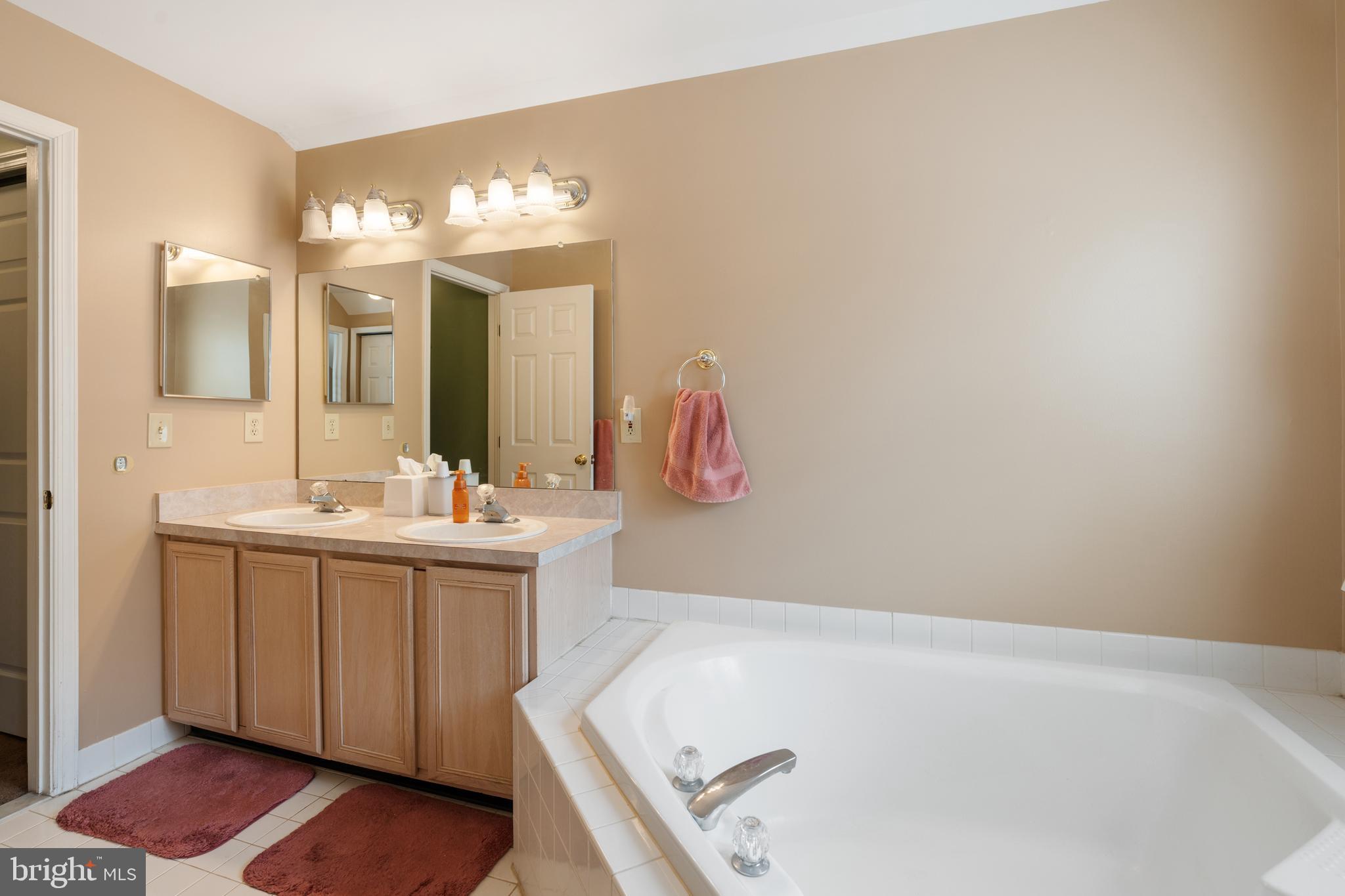 FROST HOLLOW KNOLLS - Residential