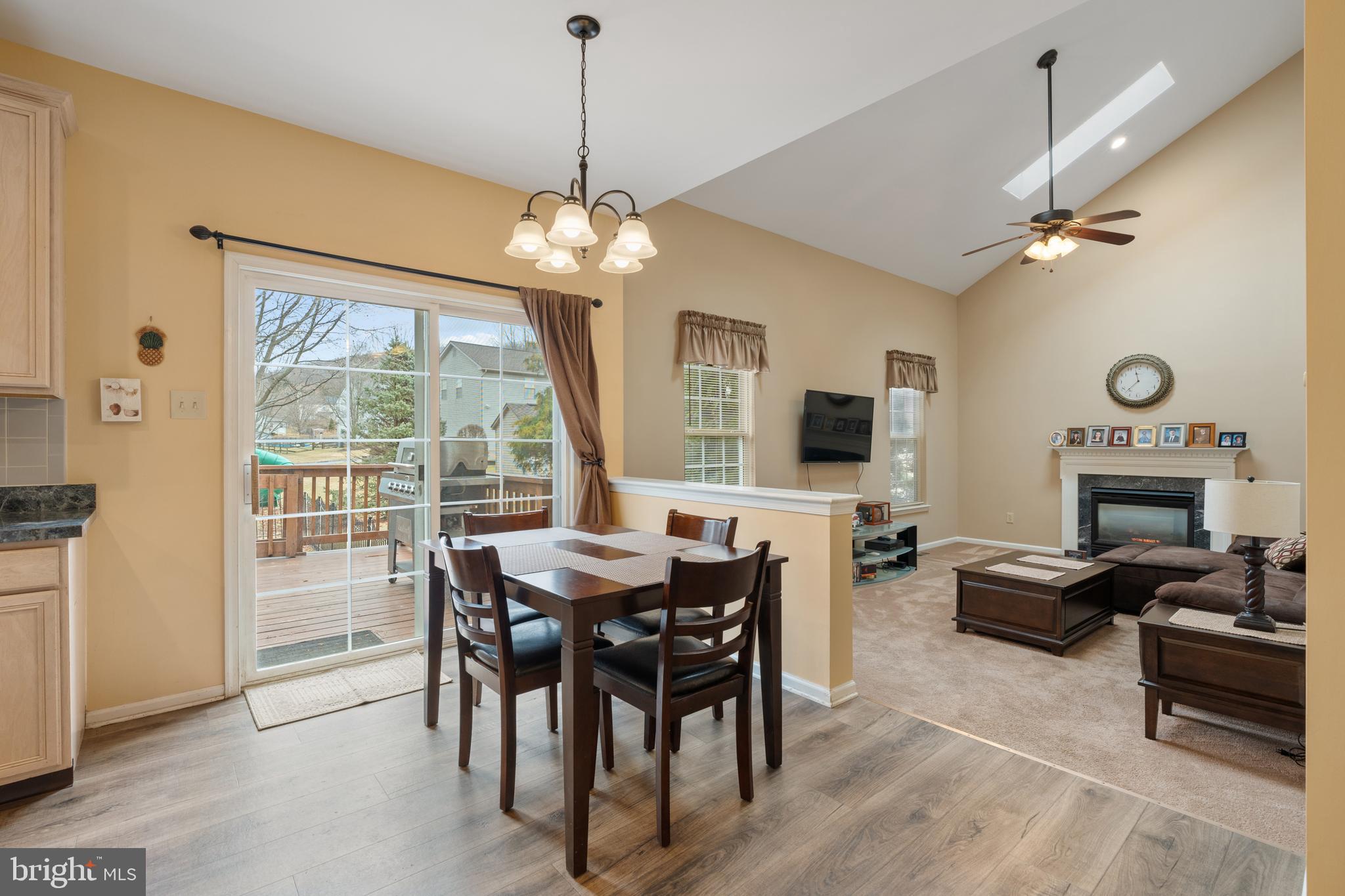 FROST HOLLOW KNOLLS - Residential