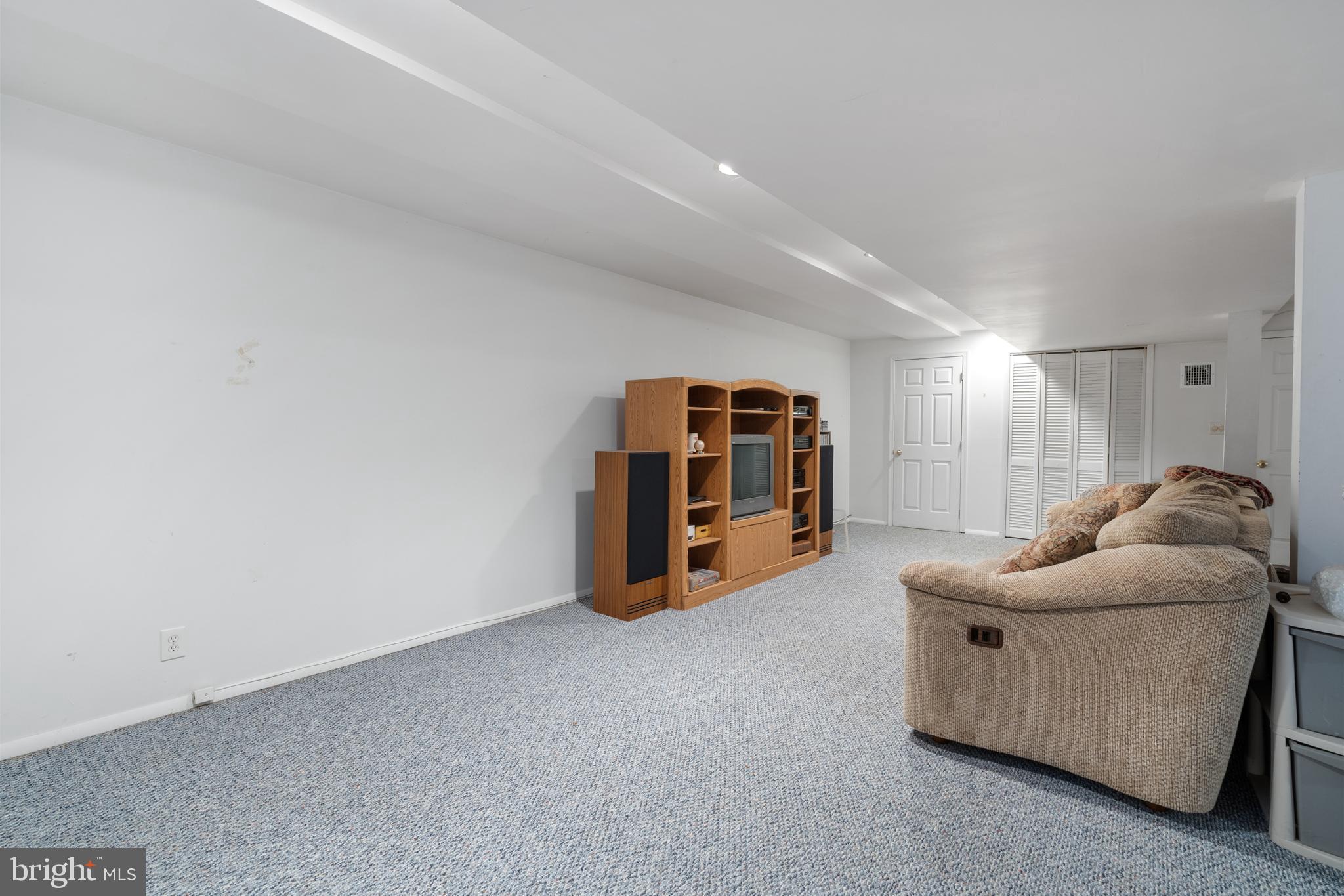 FROST HOLLOW KNOLLS - Residential