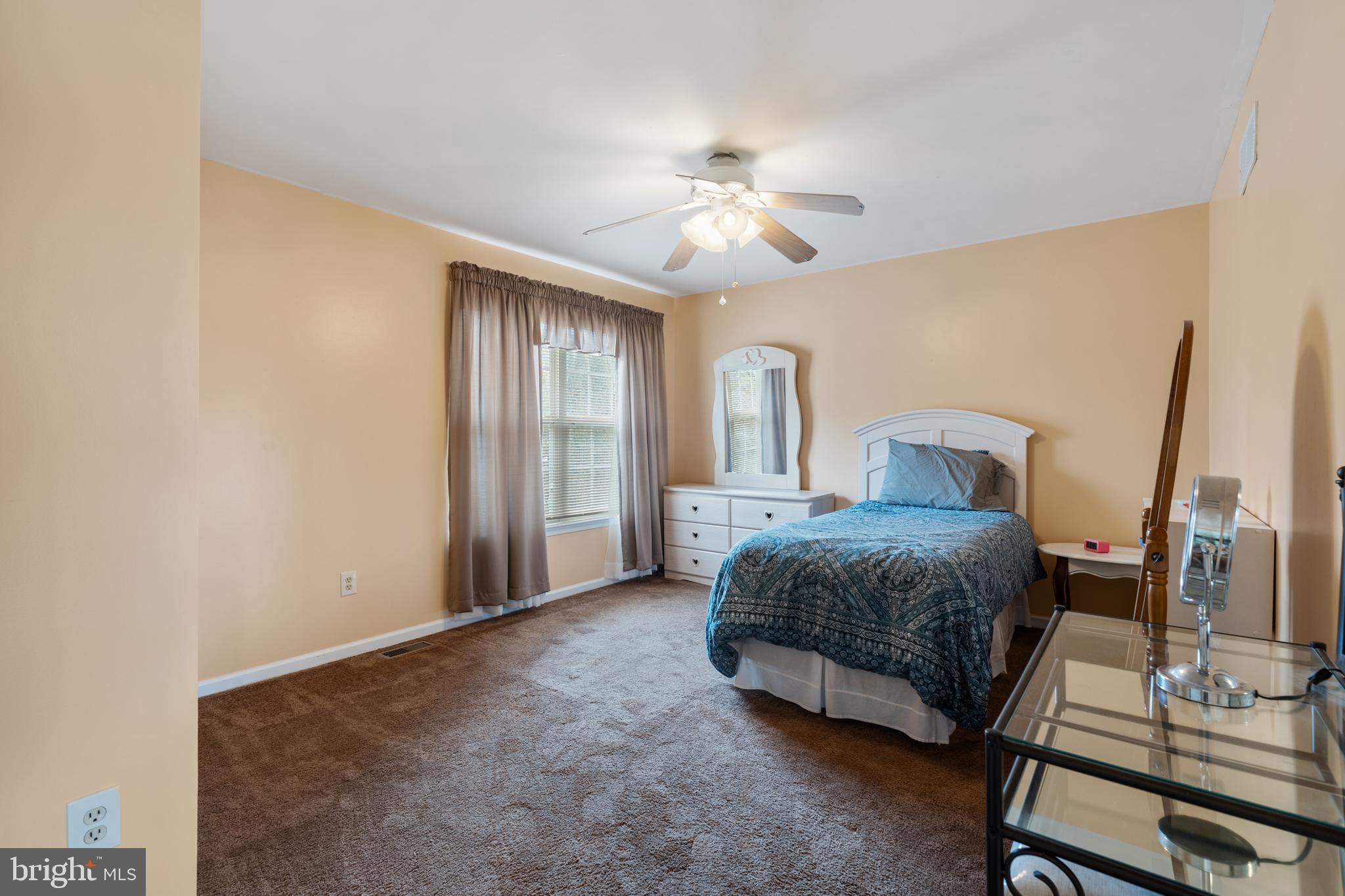 FROST HOLLOW KNOLLS - Residential