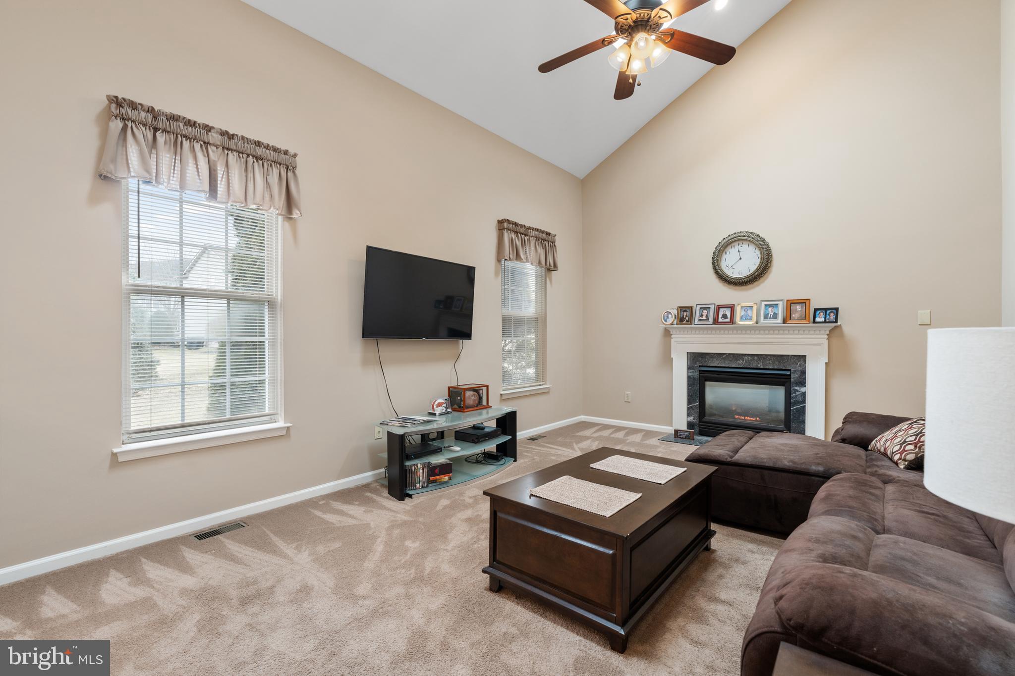 FROST HOLLOW KNOLLS - Residential