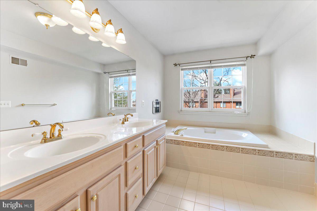 WILLOW MANOR - Residential