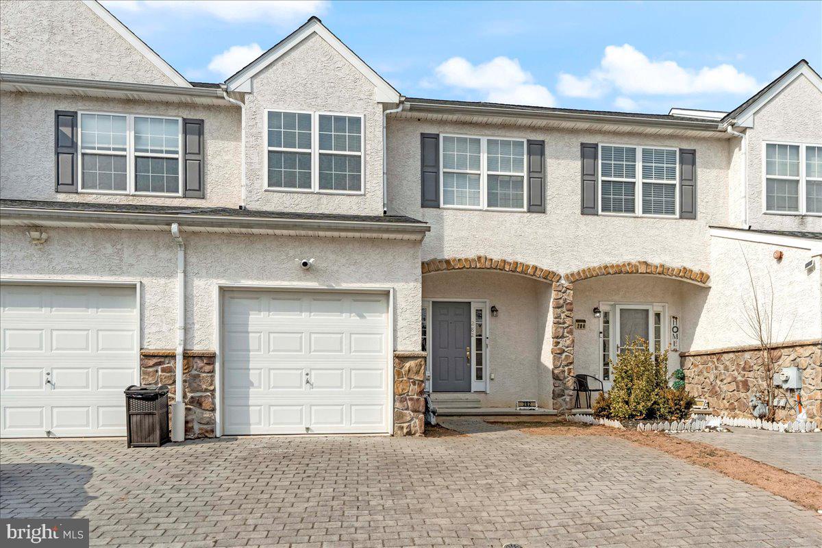 WILLOW MANOR - Residential