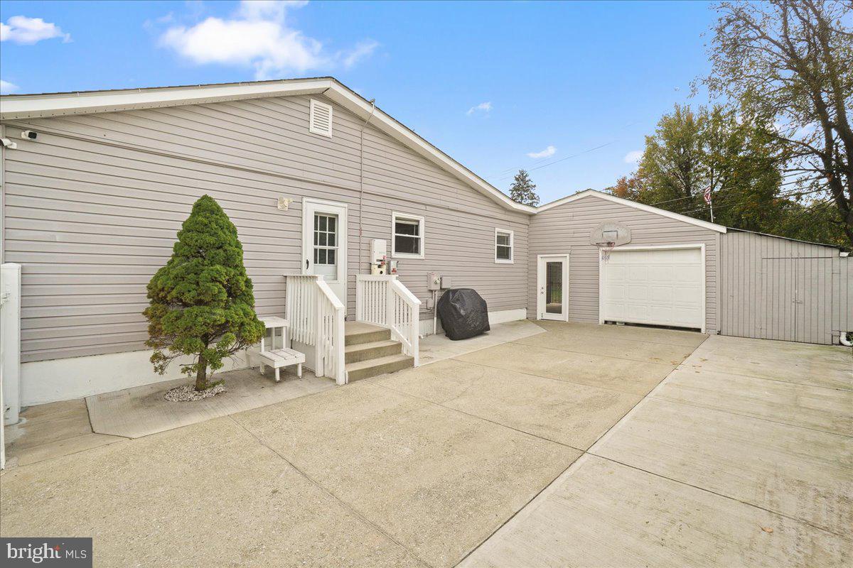 SUBURBIA - Residential