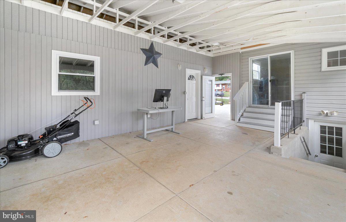 SUBURBIA - Residential