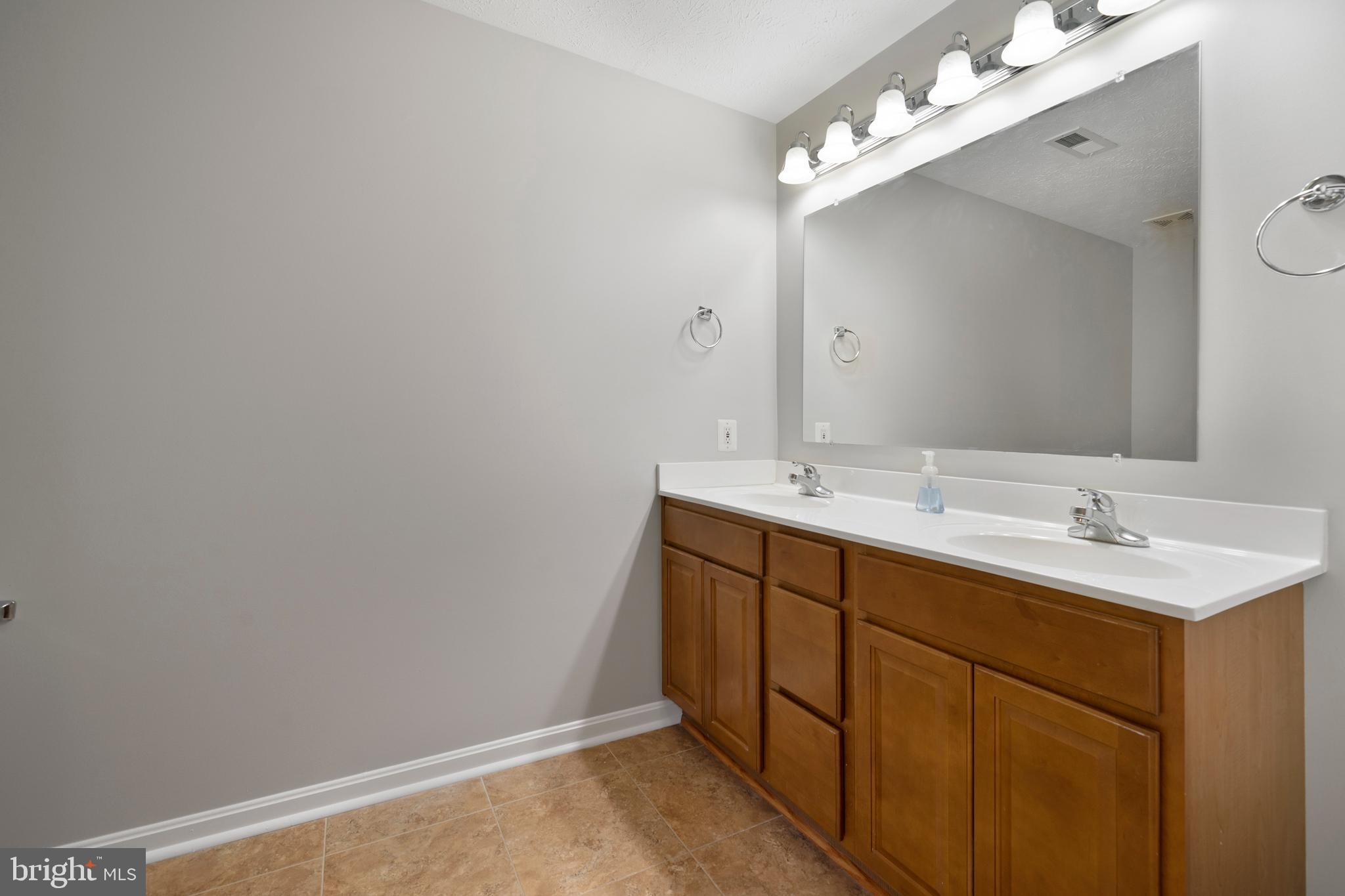 CARRIAGE CROSSING - Residential