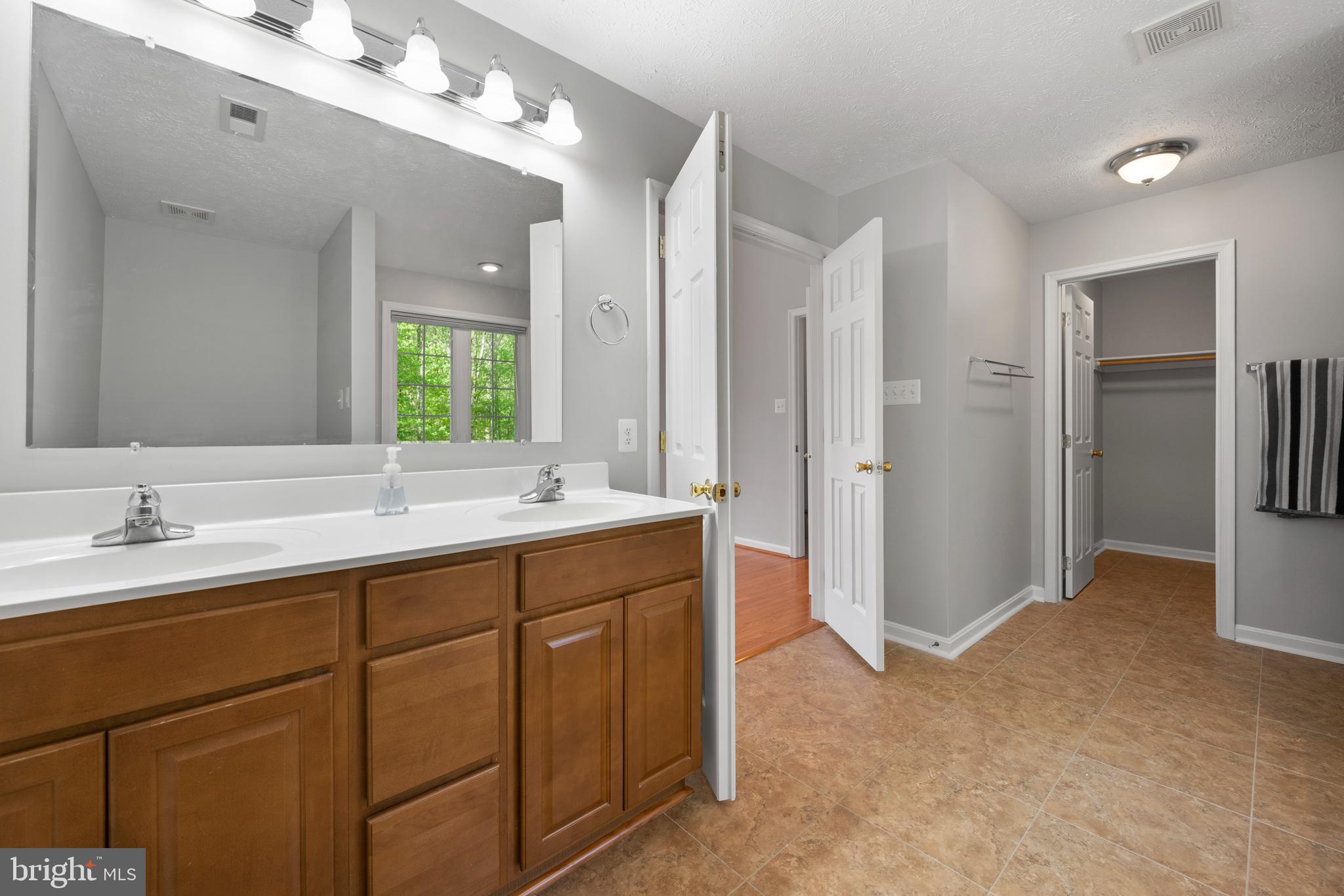 CARRIAGE CROSSING - Residential