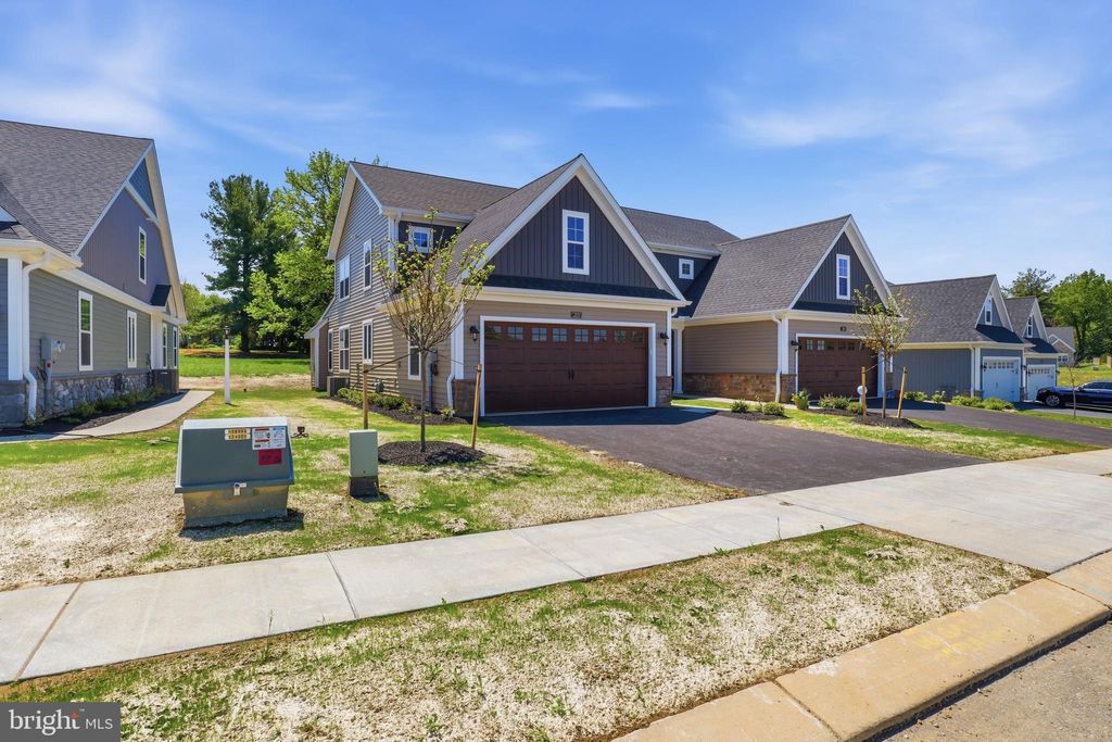 Photo of 215 Bellaride Lane #LOT 71, MILLERSVILLE, PA 17551 (MLS # PALA2076230)