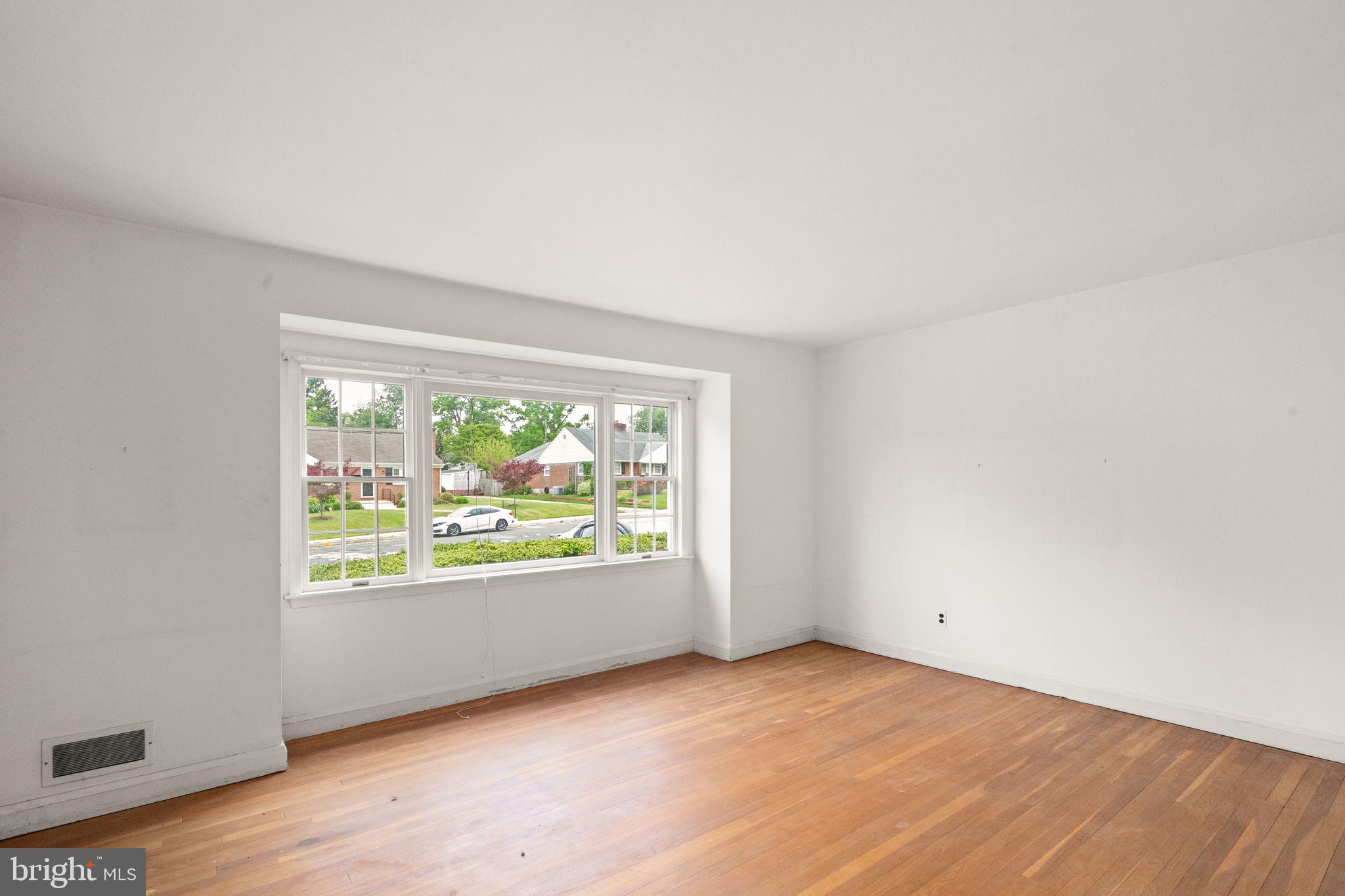 NORTHAMPTON - Residential