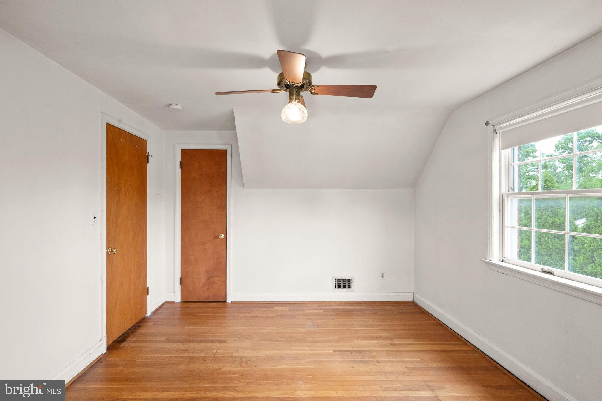 NORTHAMPTON - Residential