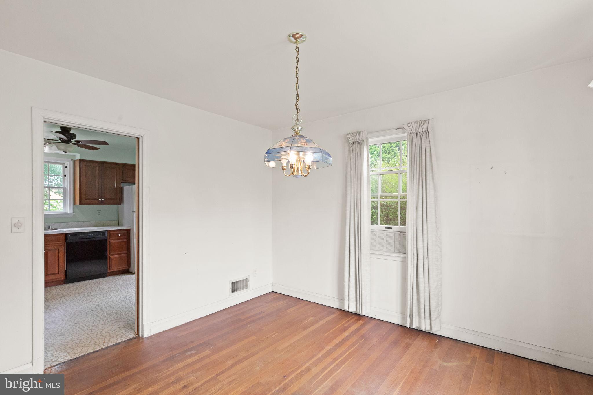 NORTHAMPTON - Residential