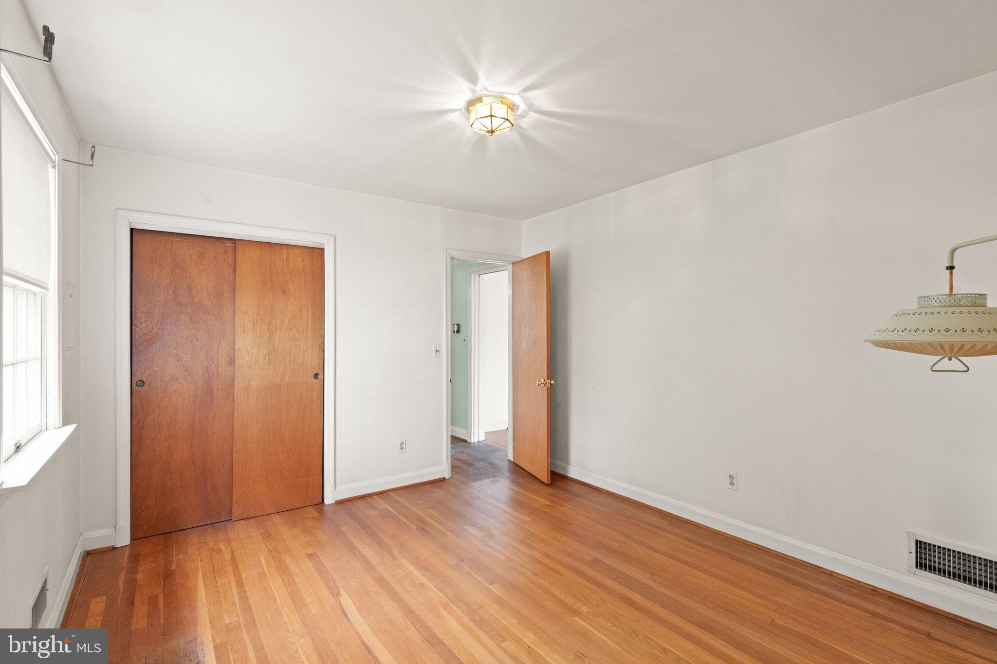 NORTHAMPTON - Residential