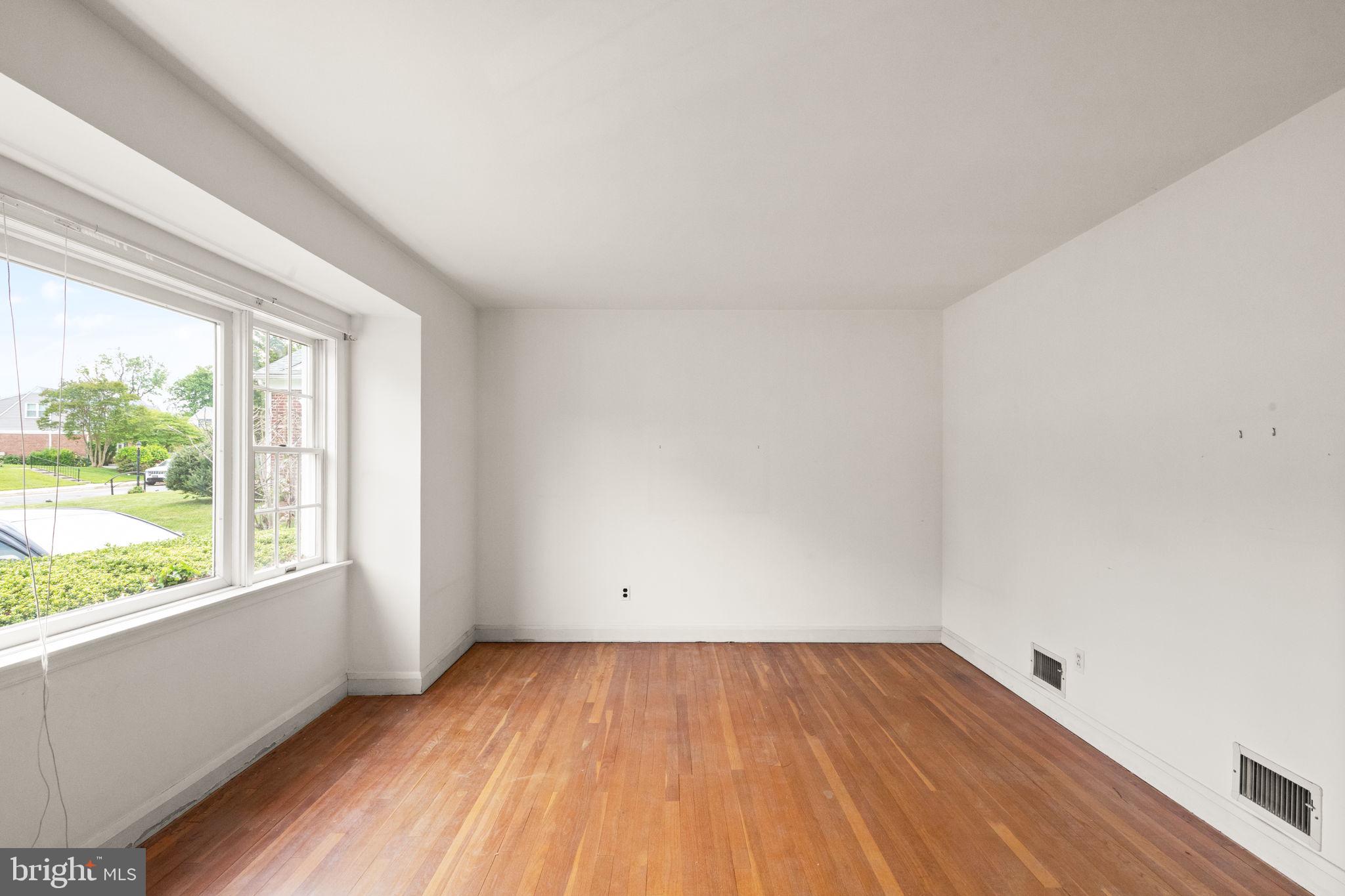 NORTHAMPTON - Residential