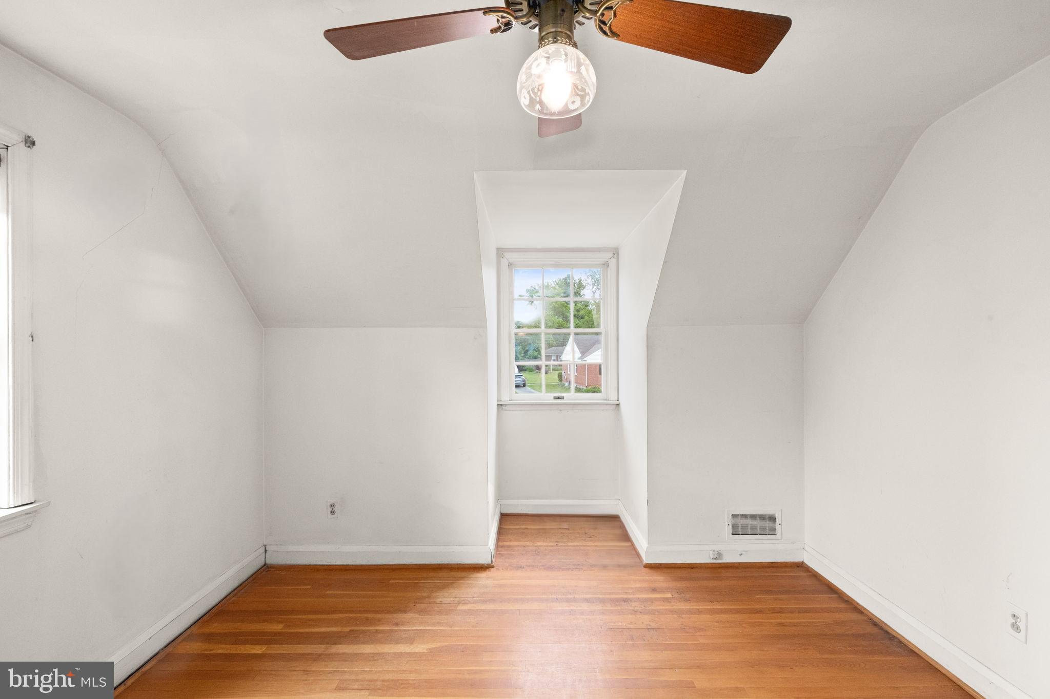 NORTHAMPTON - Residential