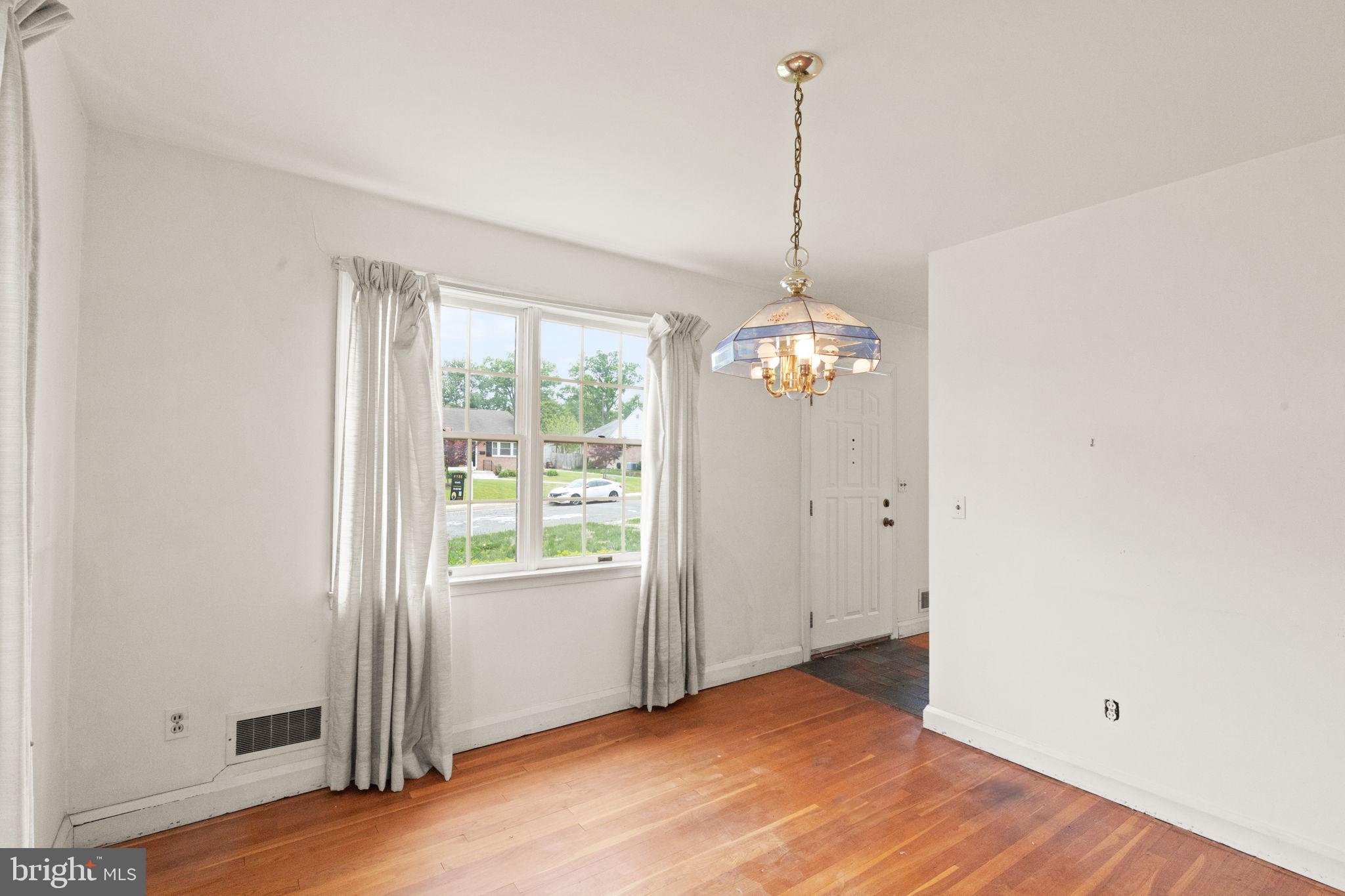 NORTHAMPTON - Residential