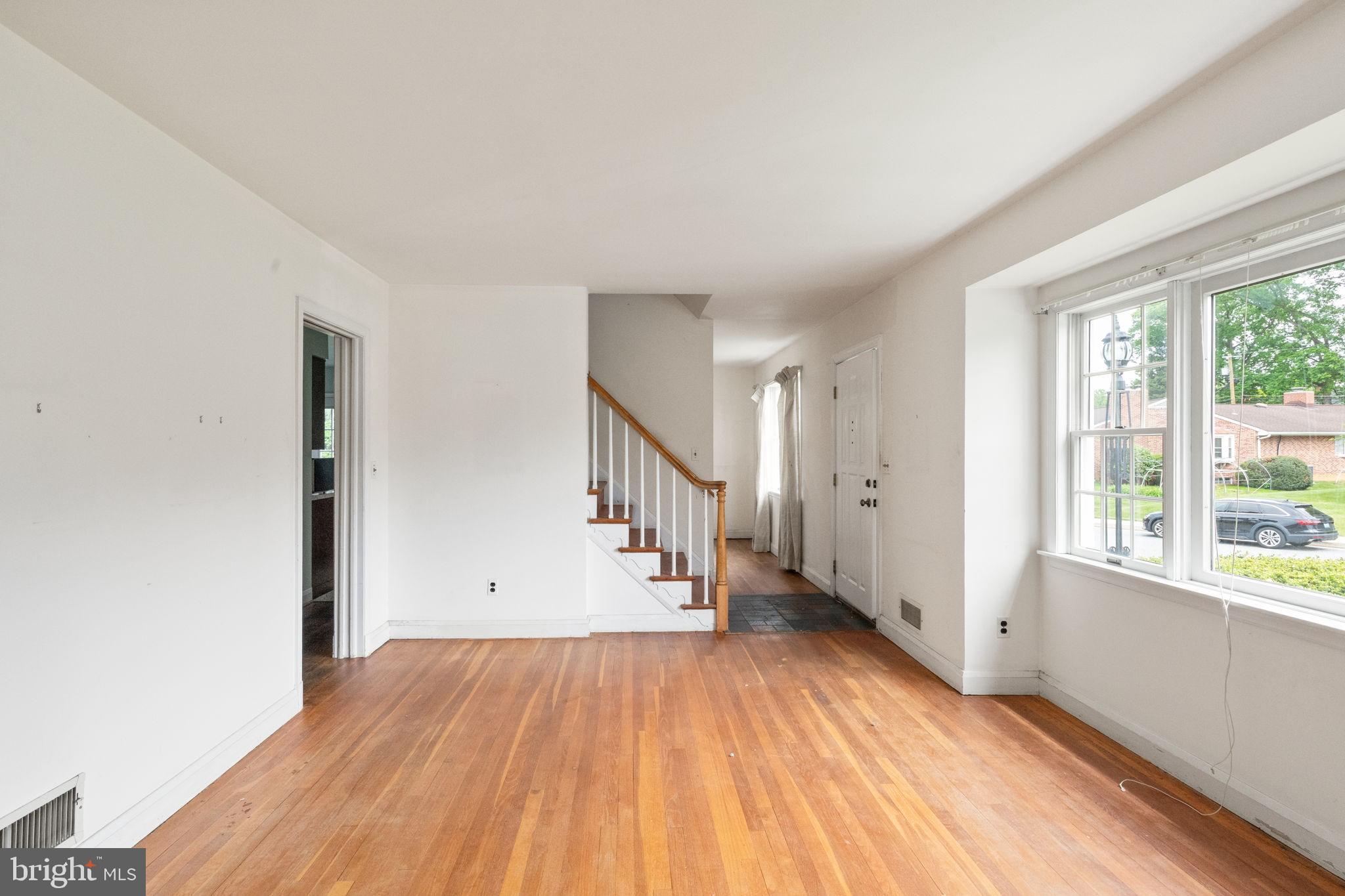 NORTHAMPTON - Residential