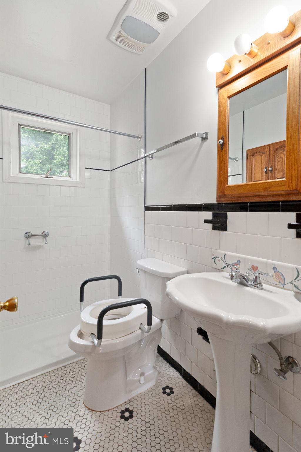 NORTHAMPTON - Residential