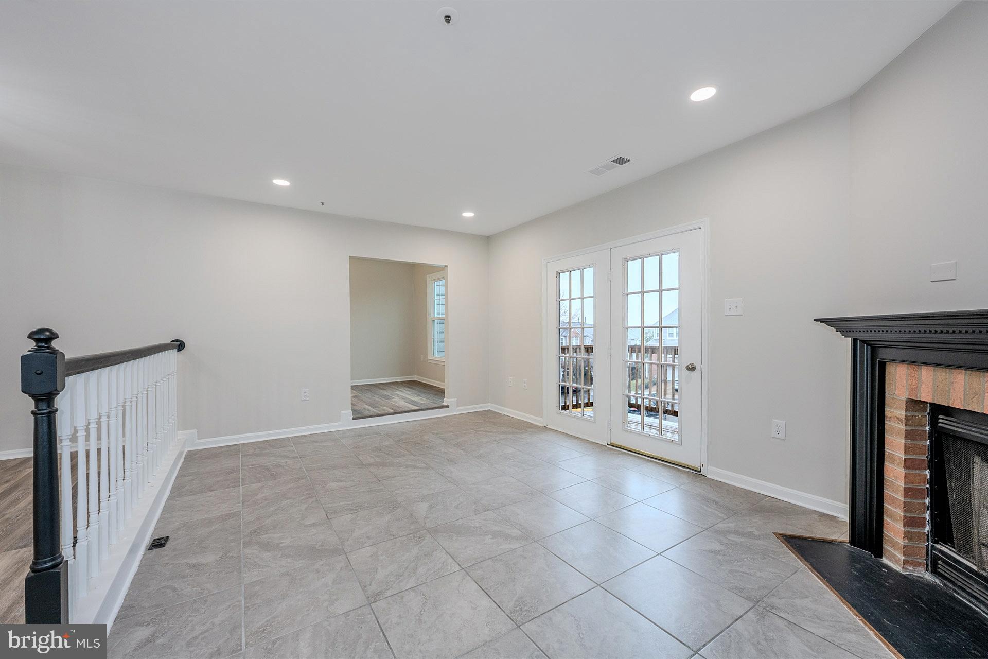 JACKSONS RIDGE CONDOS - Residential