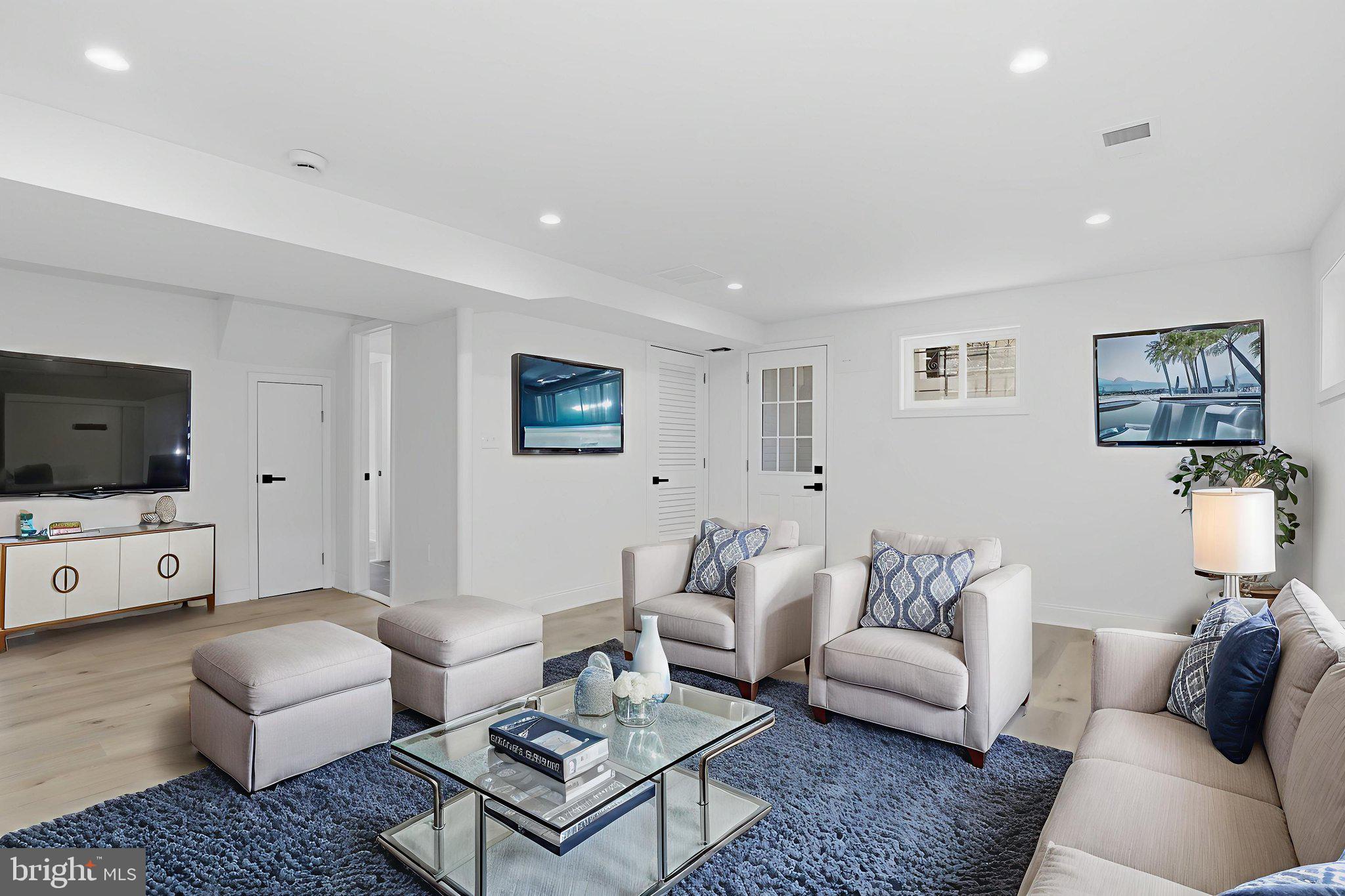 SEVEN OAKS - Residential