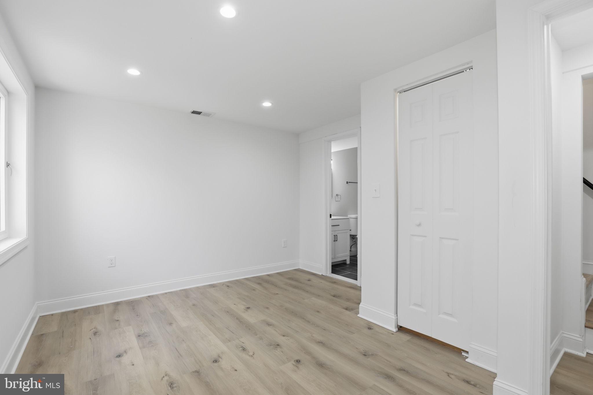 SEVEN OAKS - Residential