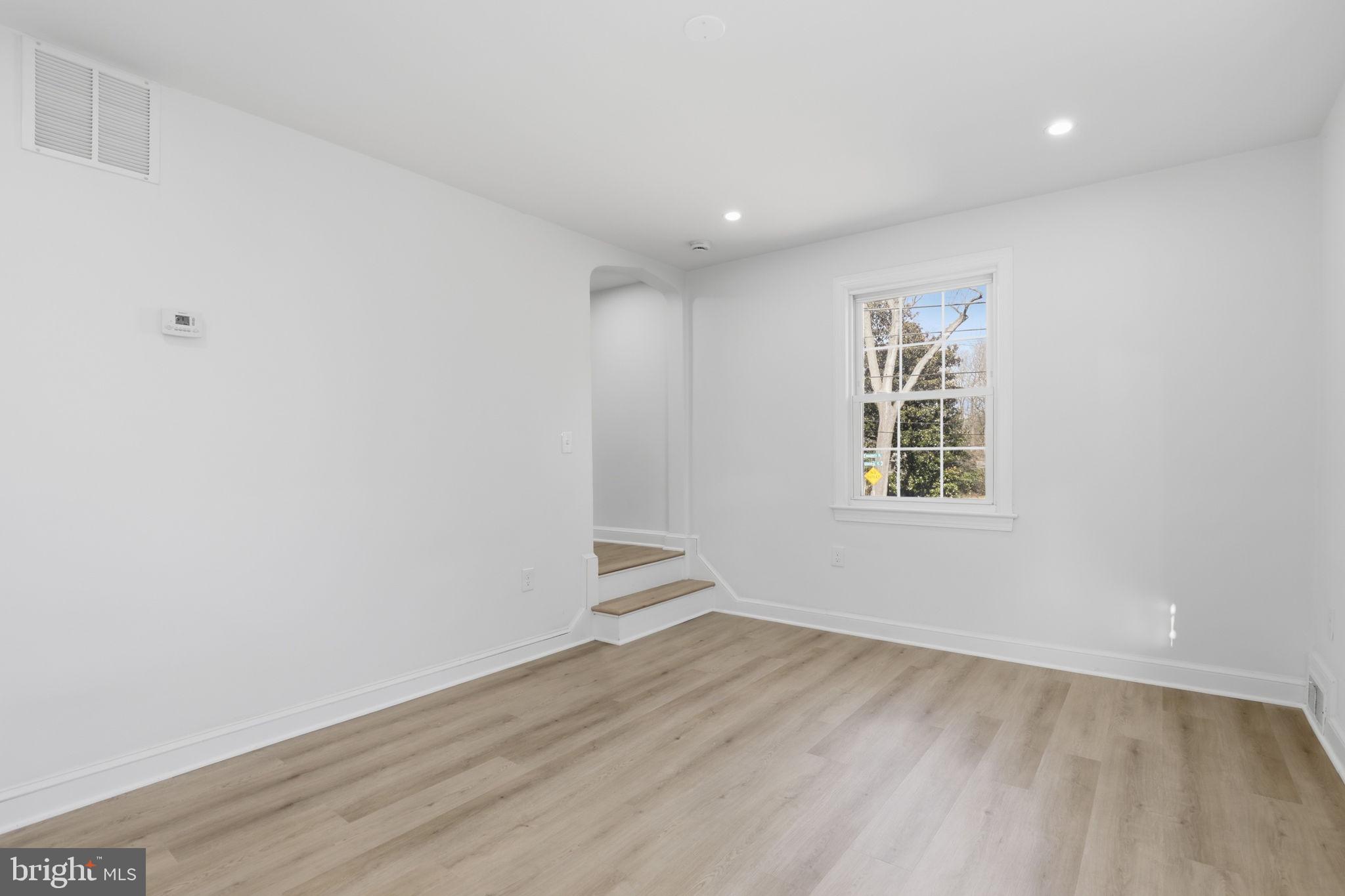 SEVEN OAKS - Residential