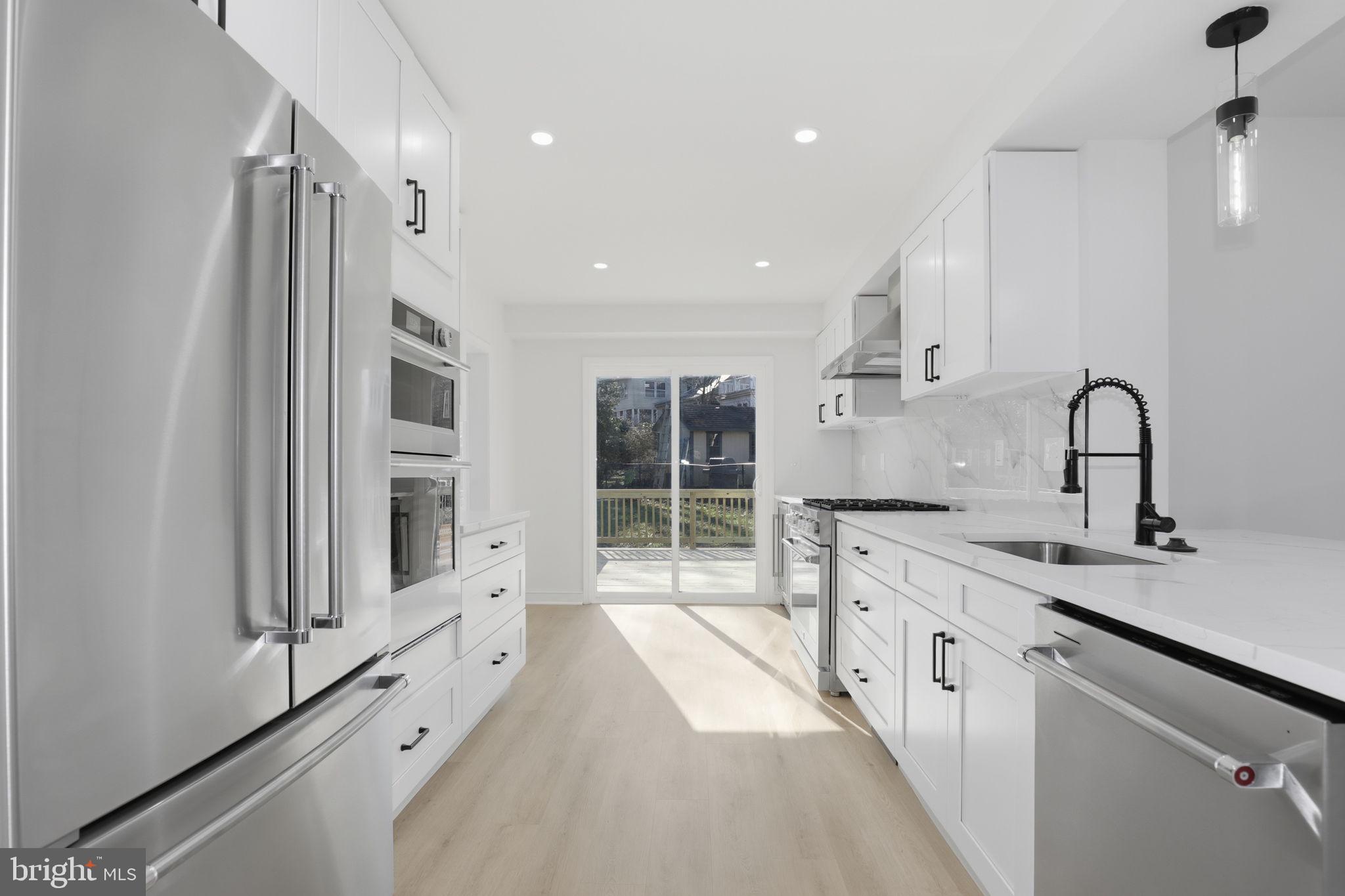 SEVEN OAKS - Residential