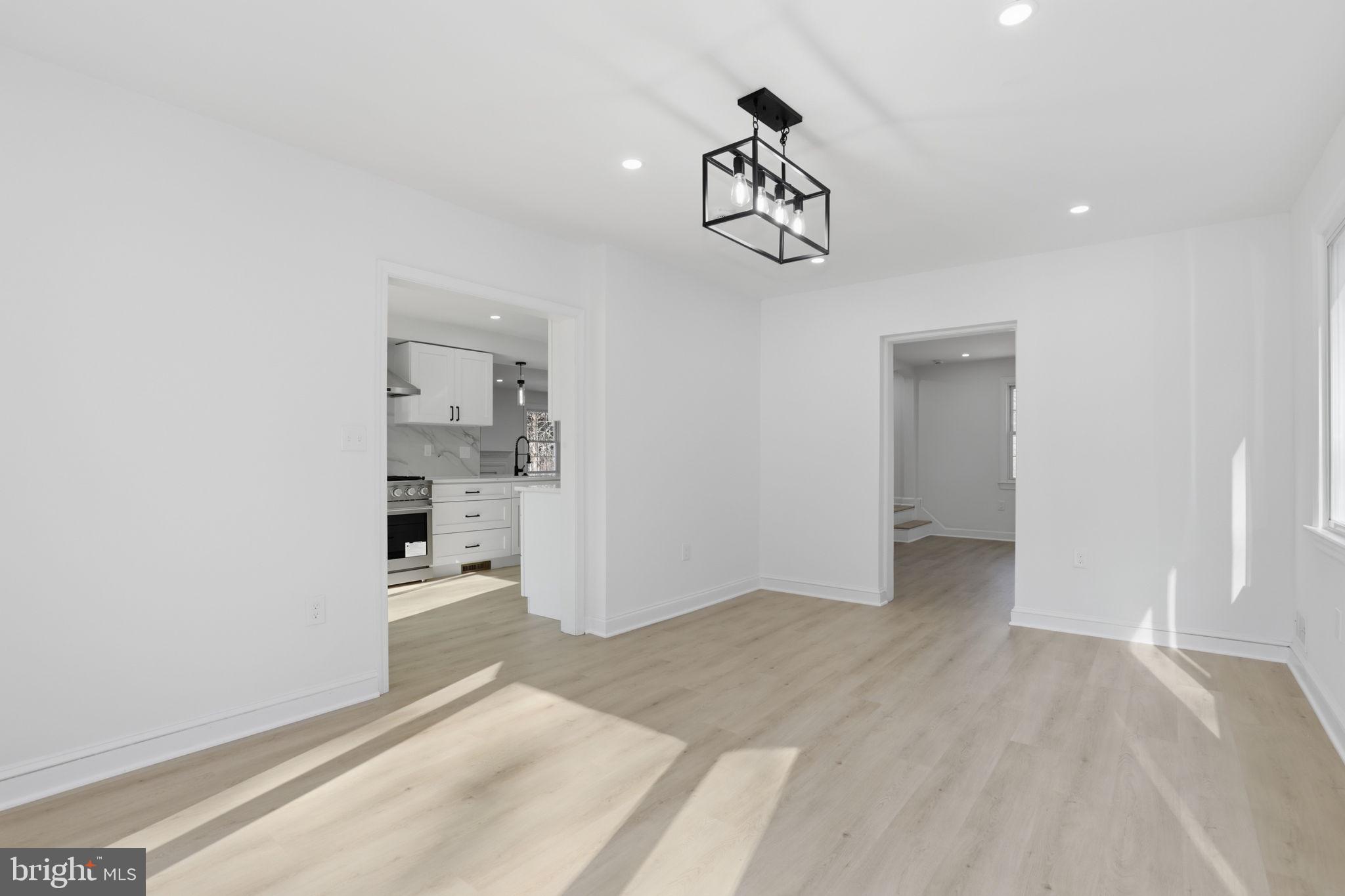 SEVEN OAKS - Residential